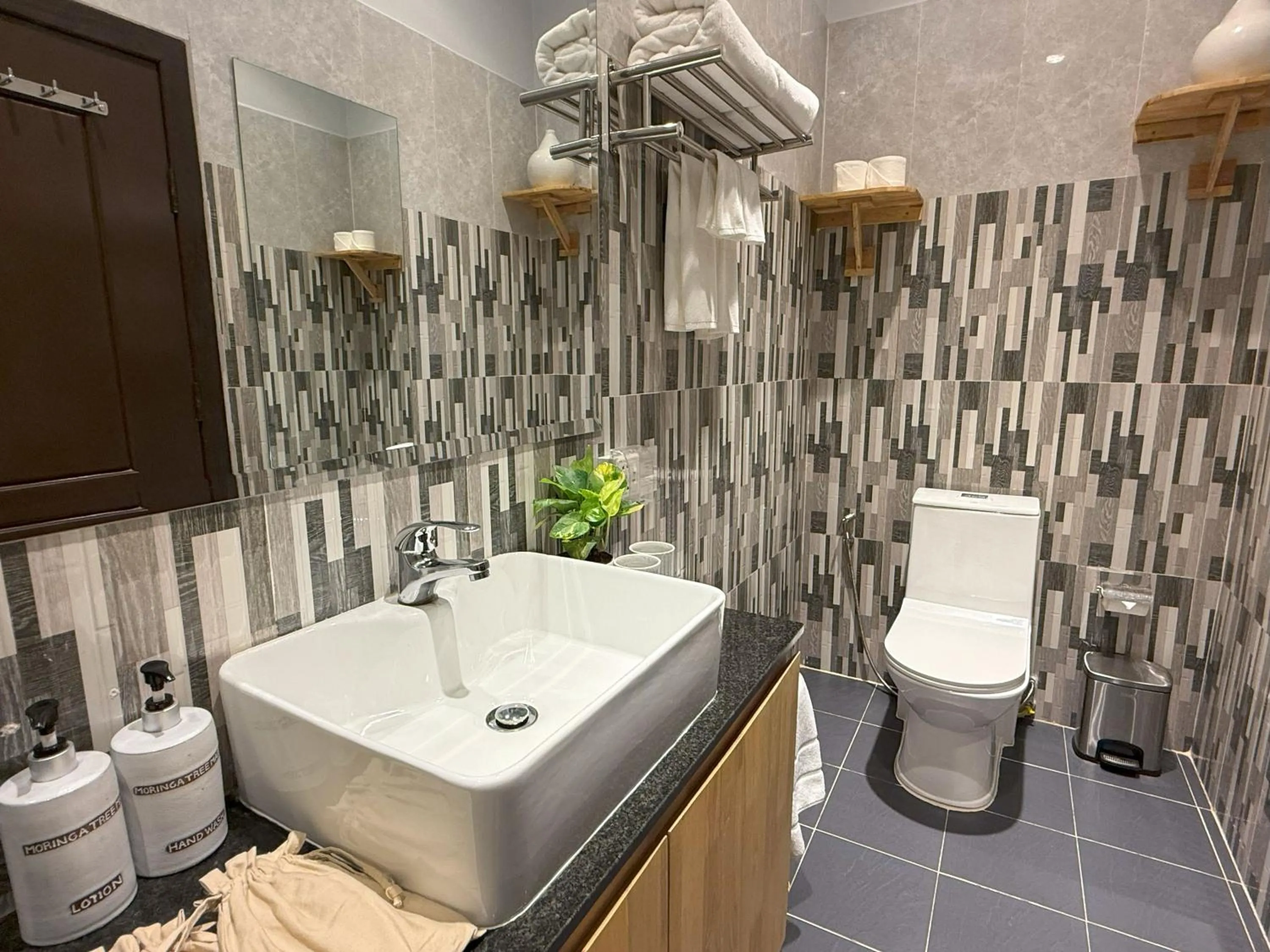 Toilet in Moringa Tree Maison