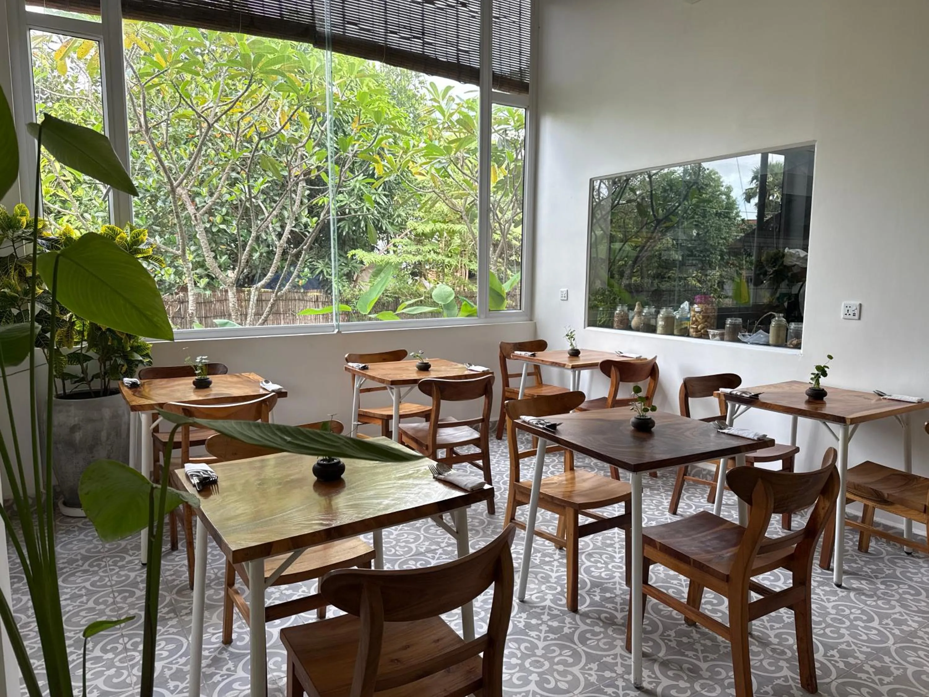 Restaurant/places to eat in Moringa Tree Maison
