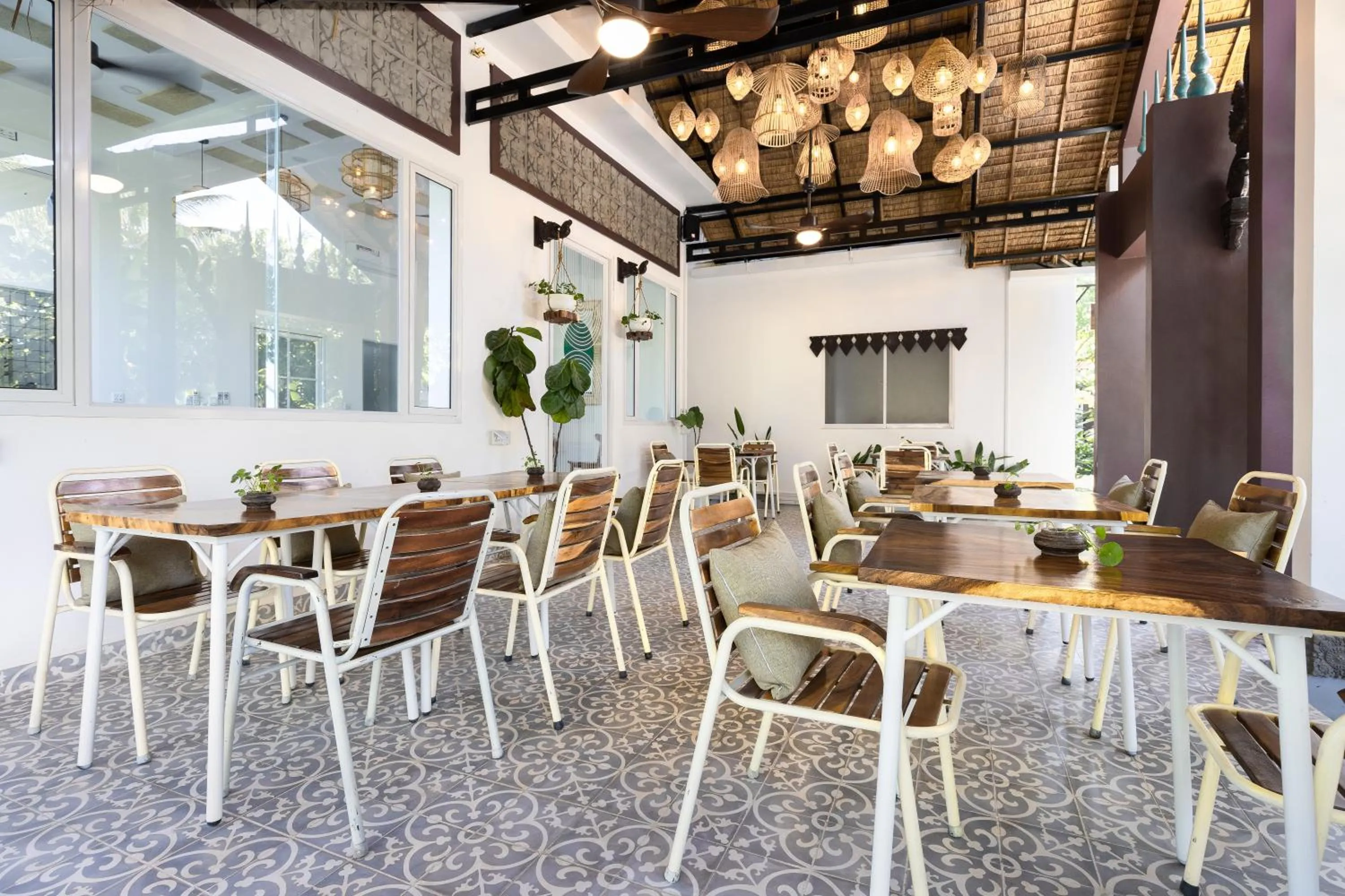 Restaurant/places to eat in Moringa Tree Maison