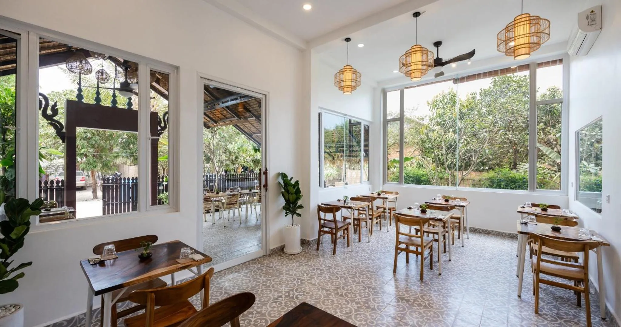 Restaurant/places to eat in Moringa Tree Maison