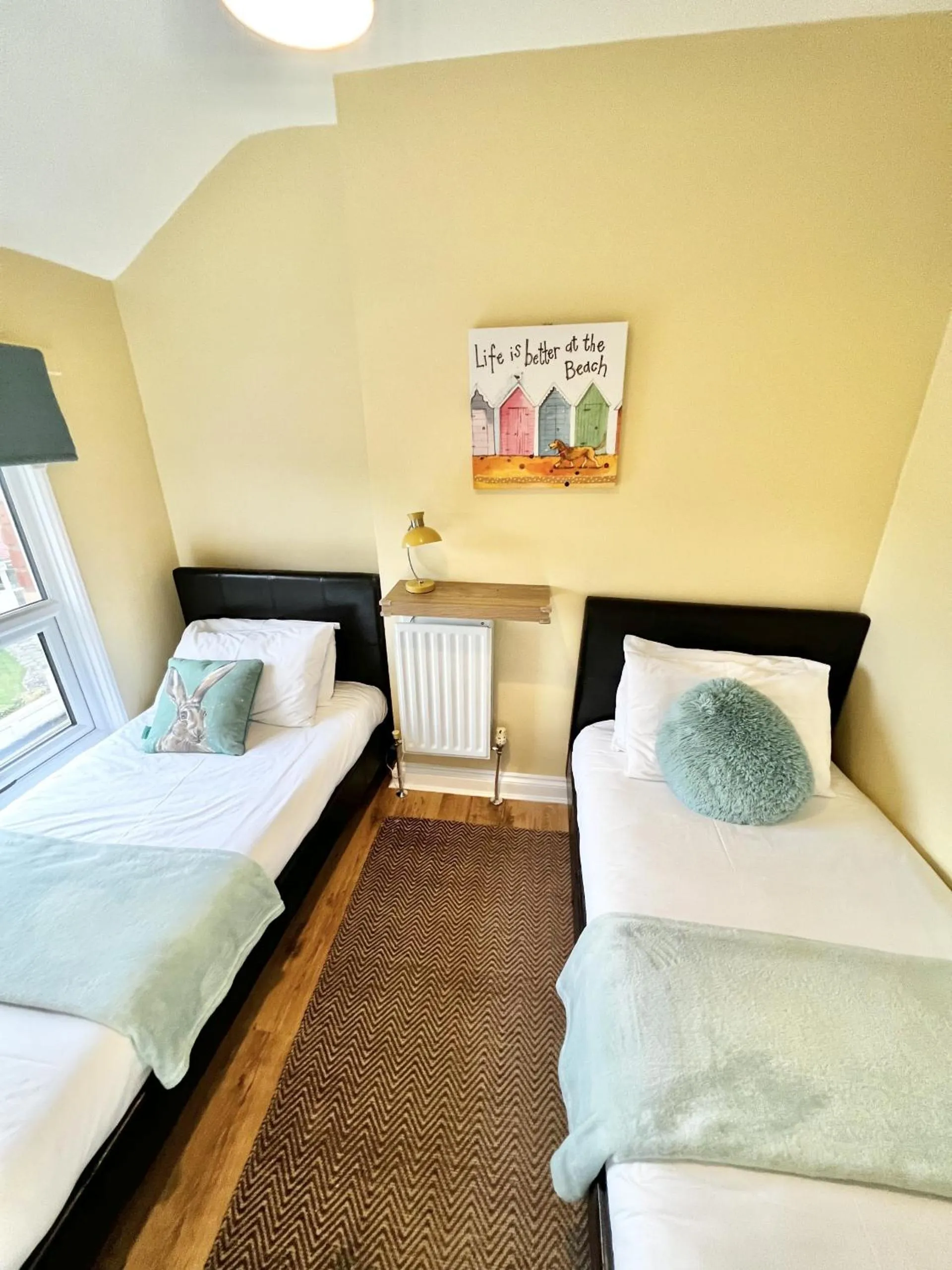 Bedroom, Bed in Devon House Guest House