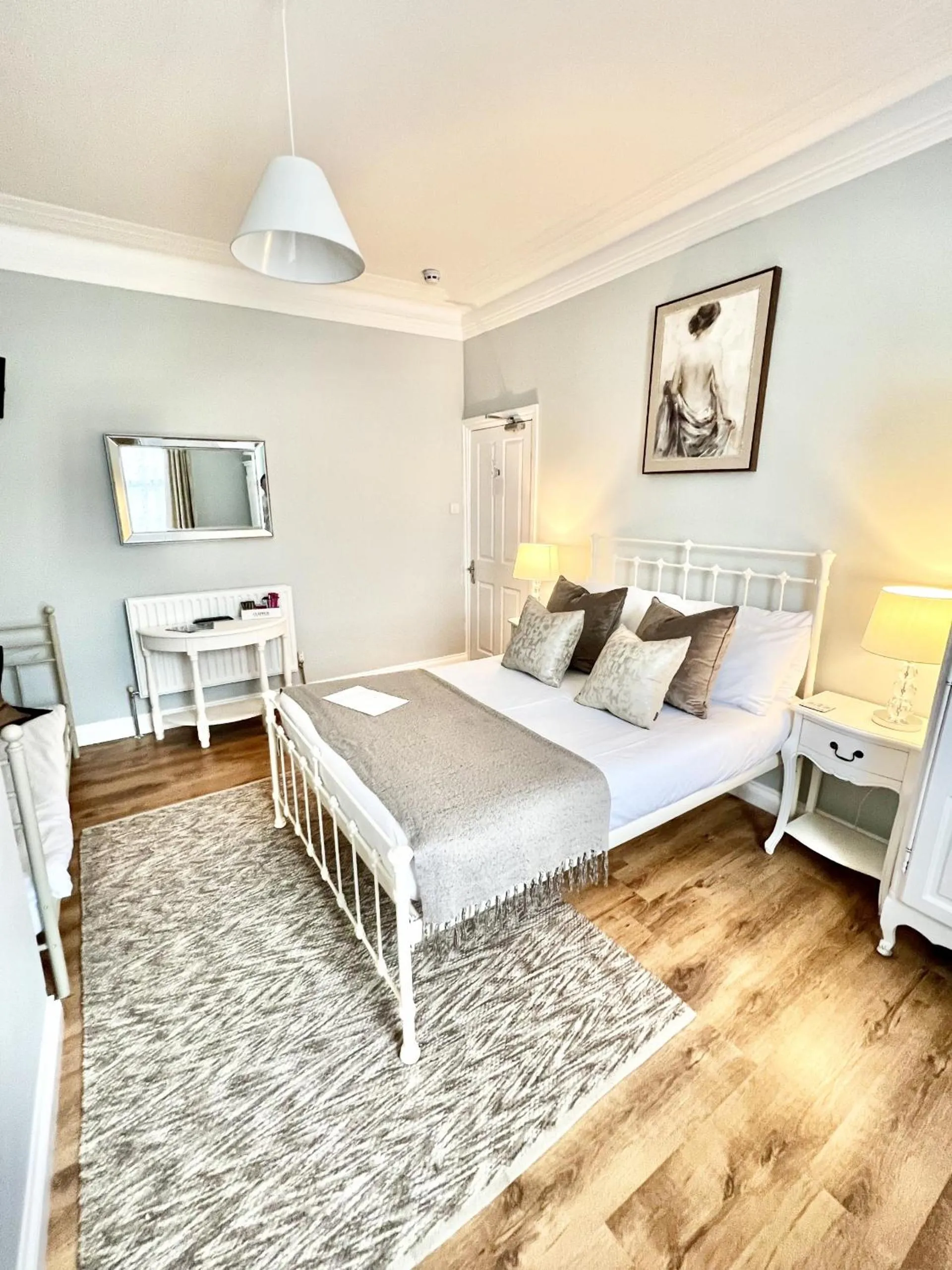 Bedroom, Bed in Devon House Guest House