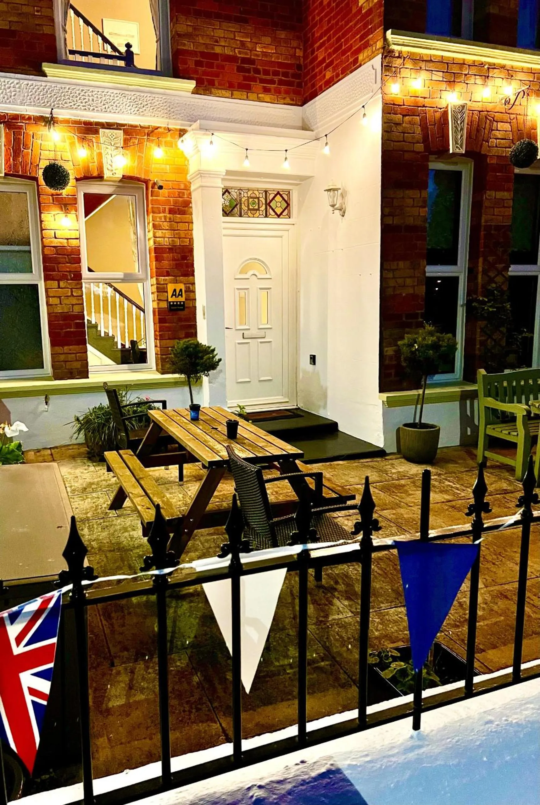 Property building in Devon House Guest House