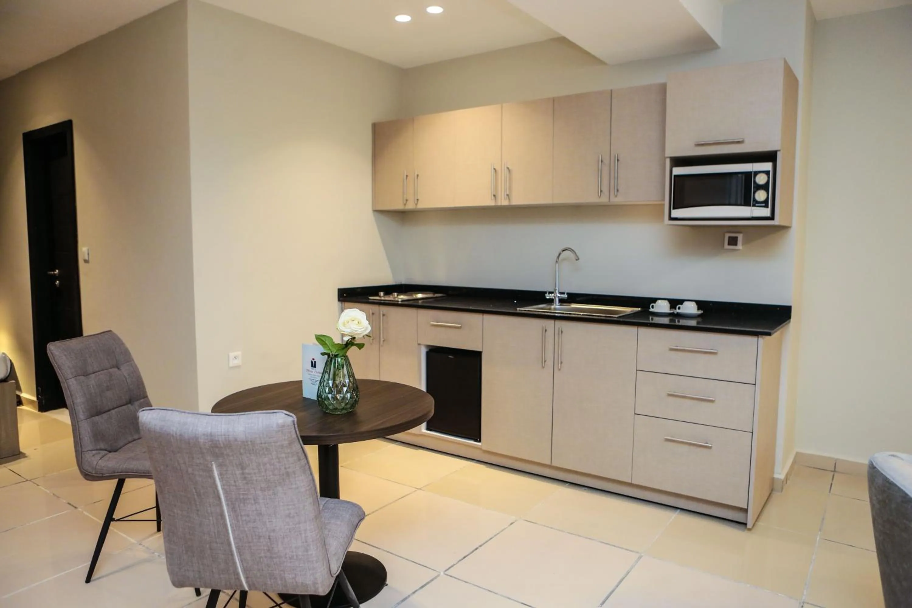 Kitchen or kitchenette in Hôtel Ivotel Abidjan
