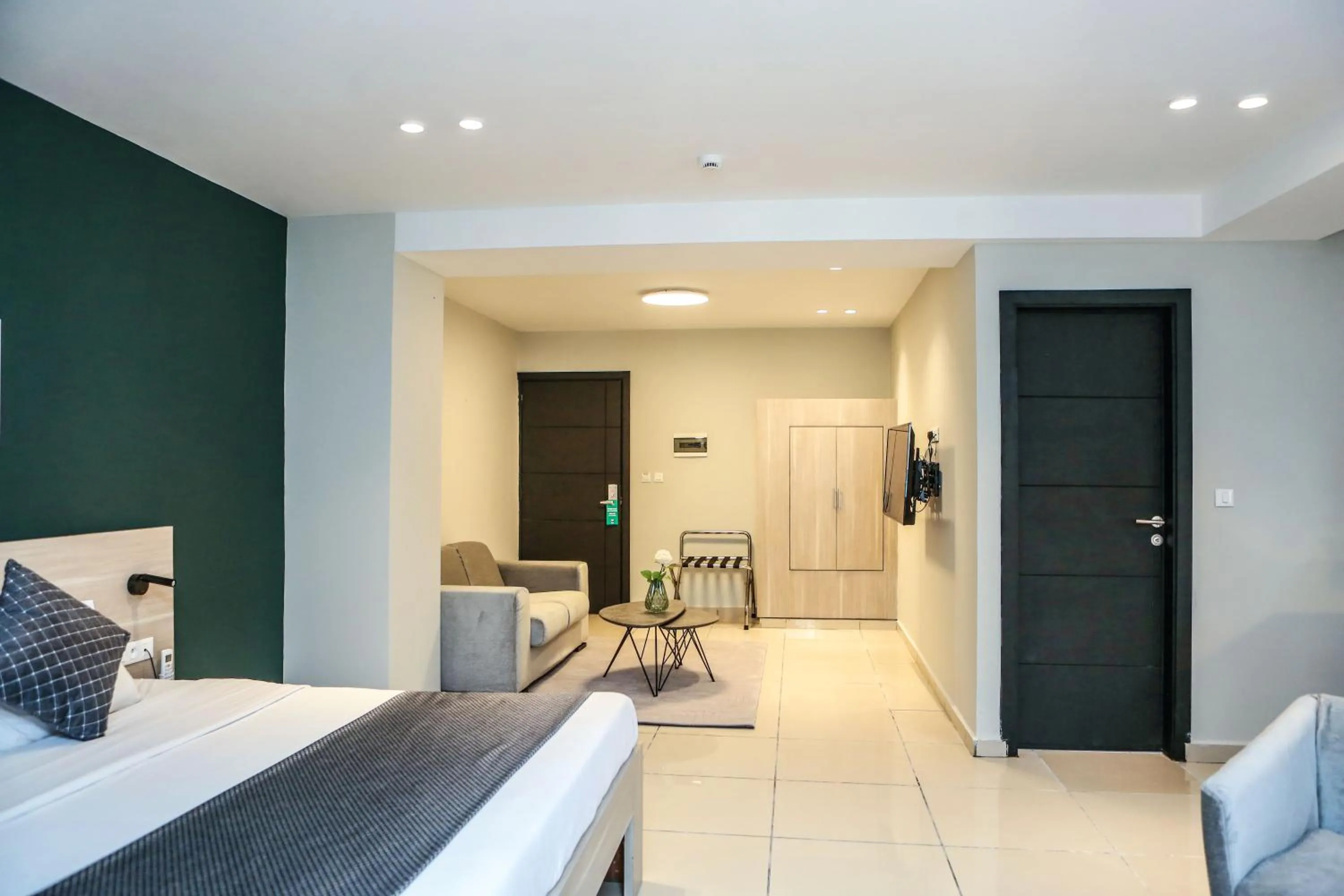 TV and multimedia in Hôtel Ivotel Abidjan