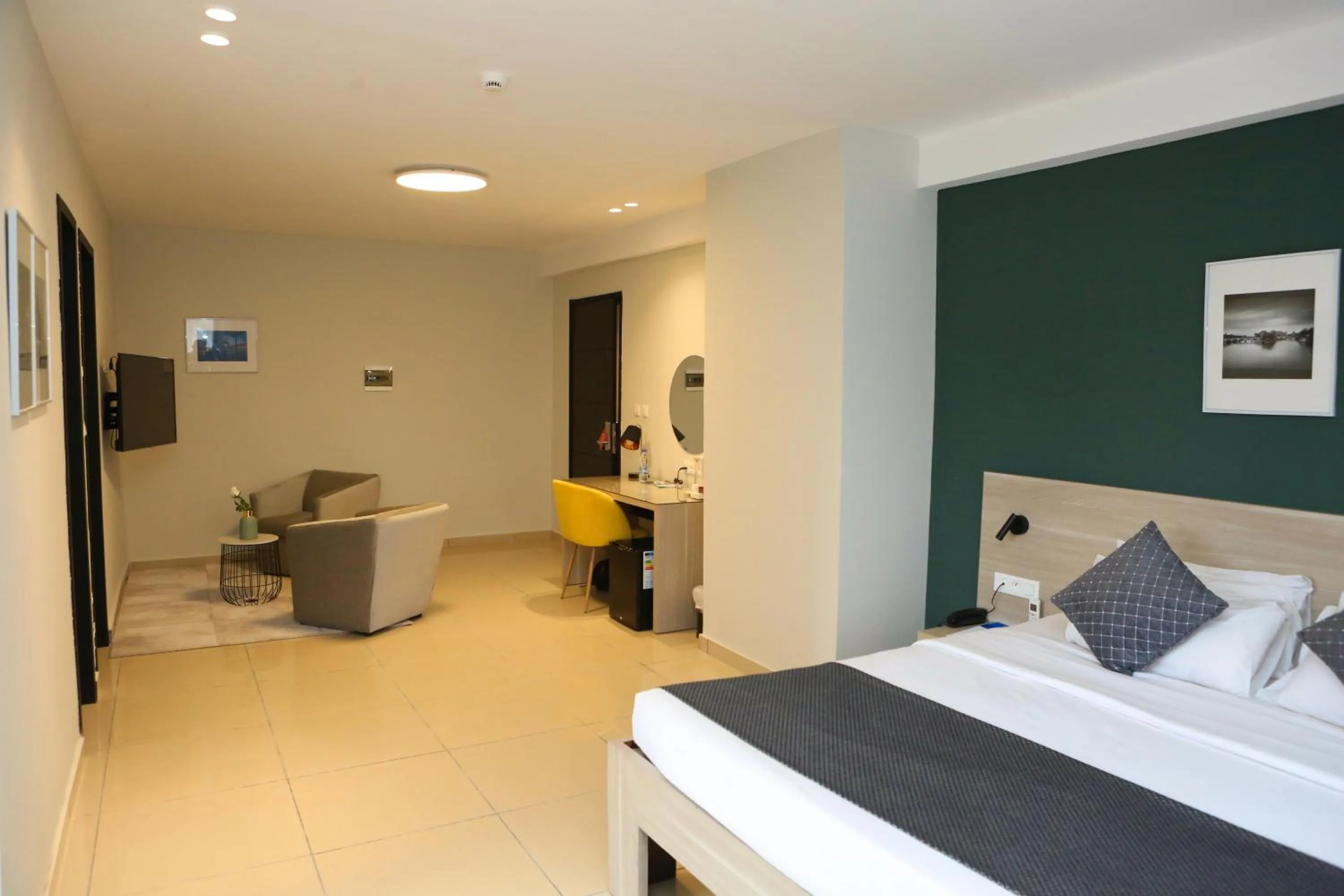 Photo of the whole room, Bed in Hôtel Ivotel Abidjan