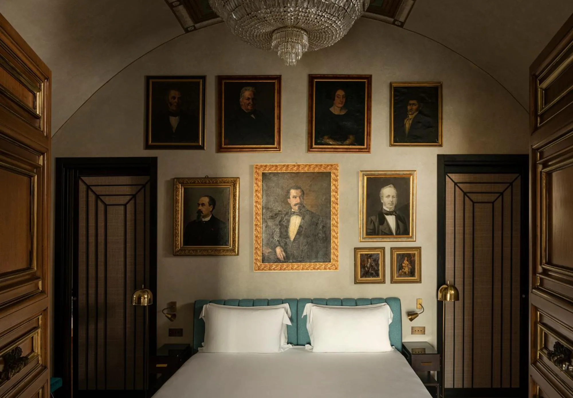 Bed in Palazzo Shedir - The Leading Hotels of the World