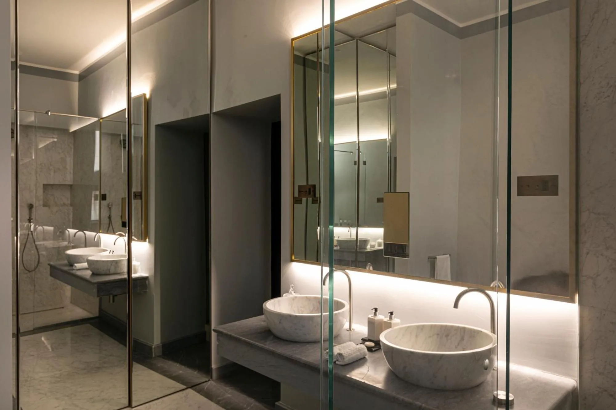 Shower in Palazzo Shedir - The Leading Hotels of the World