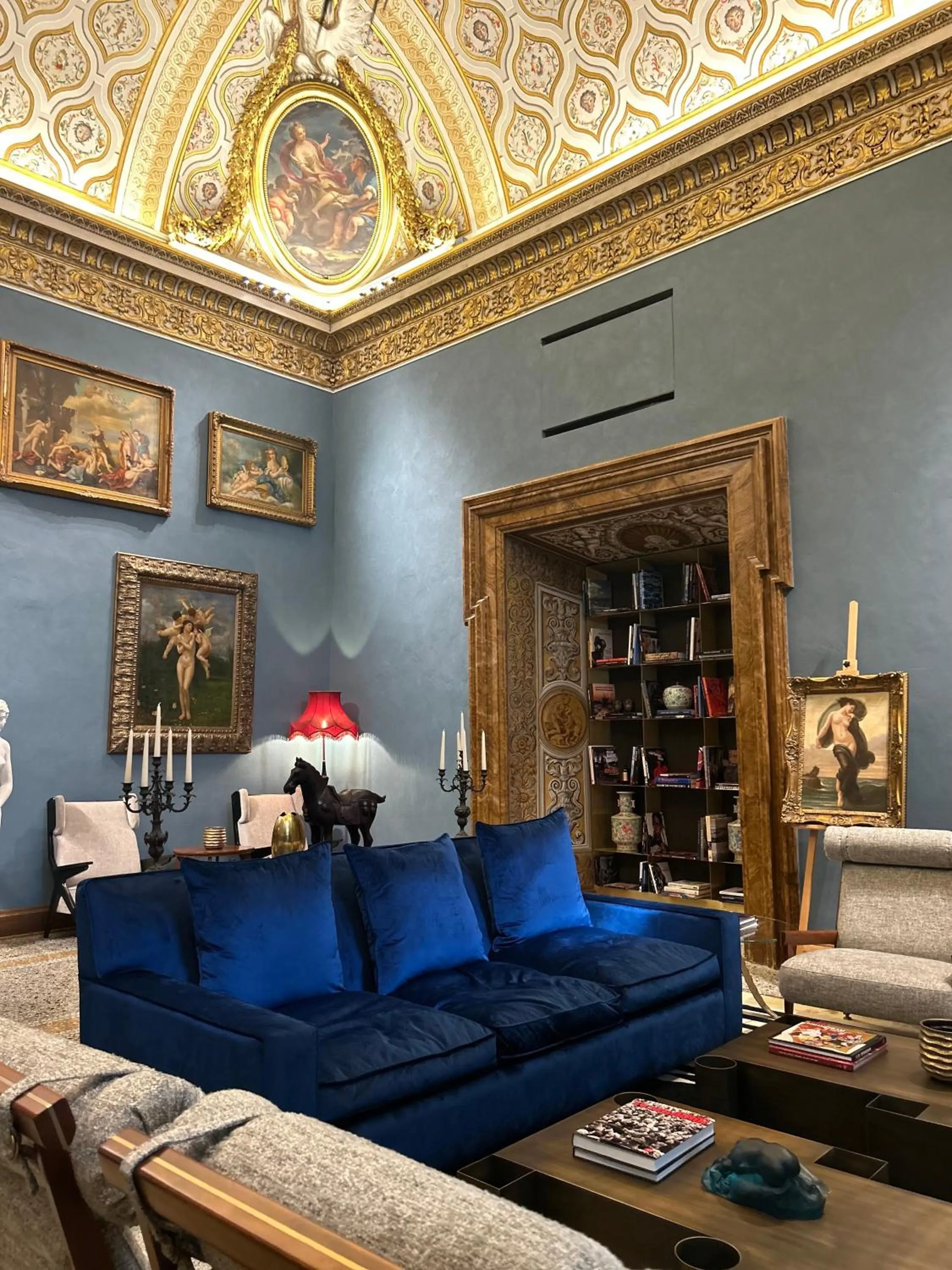 Communal lounge/ TV room in Palazzo Shedir - The Leading Hotels of the World