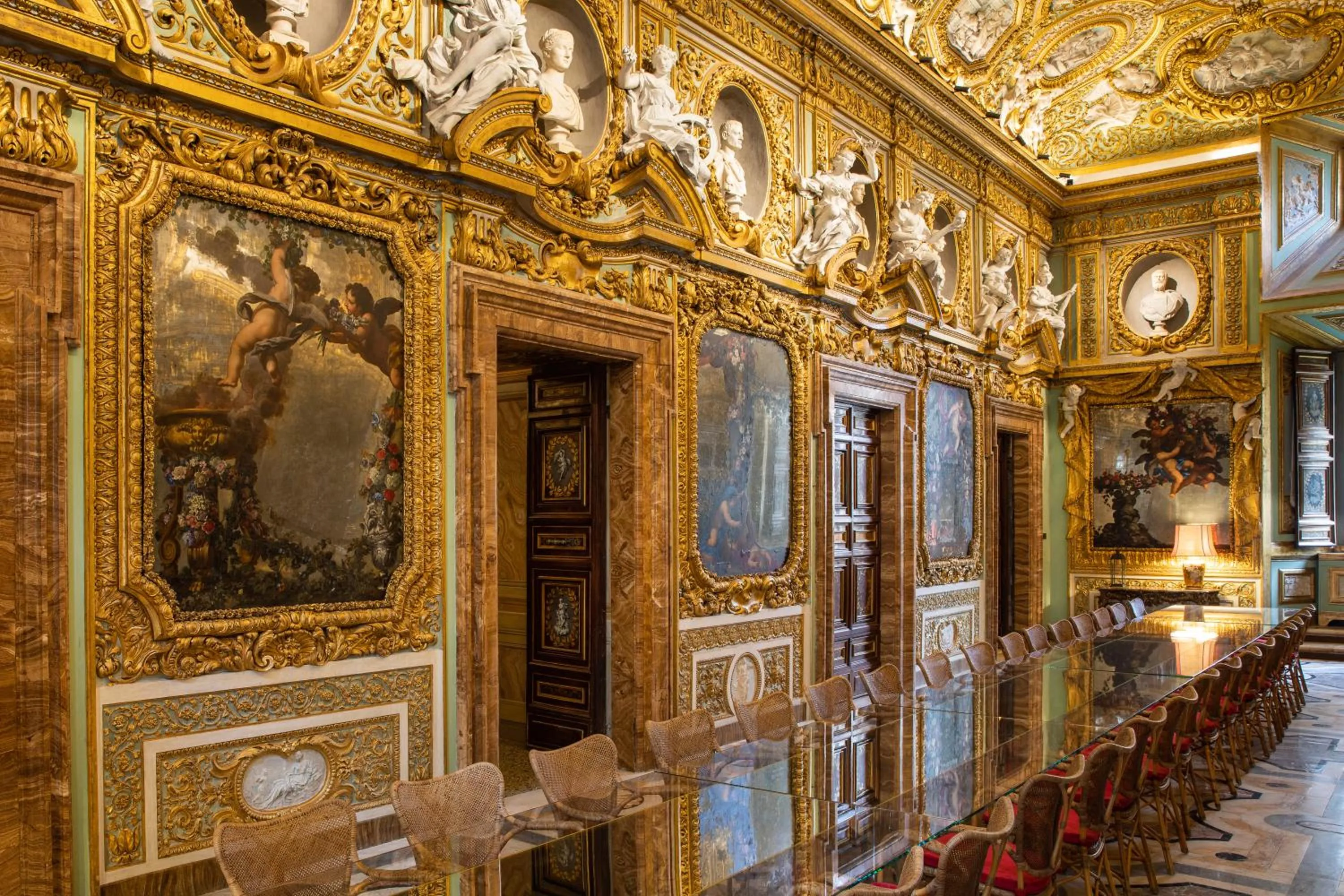 Lounge or bar in Palazzo Shedir - The Leading Hotels of the World