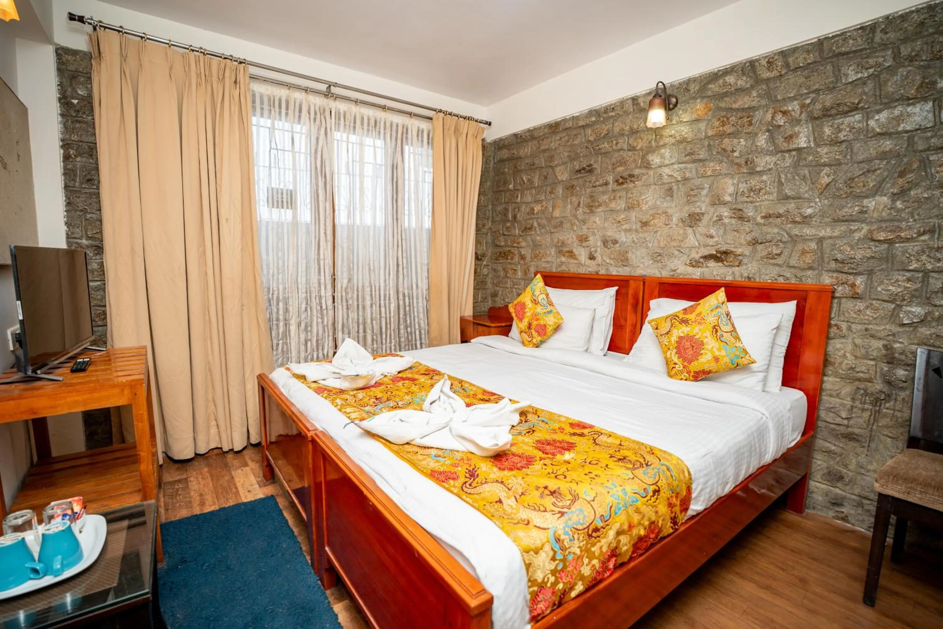 Bed in Muscatel Nirvana – At The Mall Road