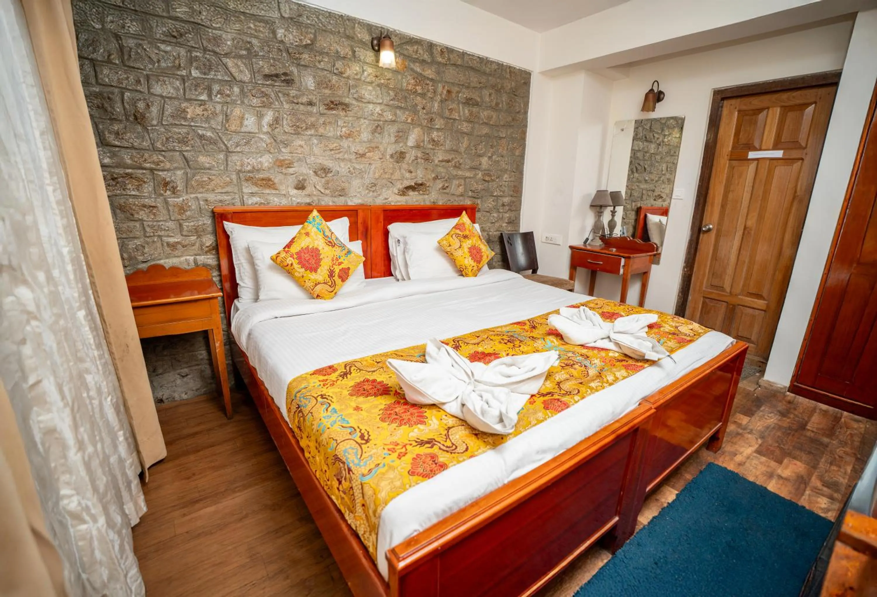 Bed in Muscatel Nirvana – At The Mall Road