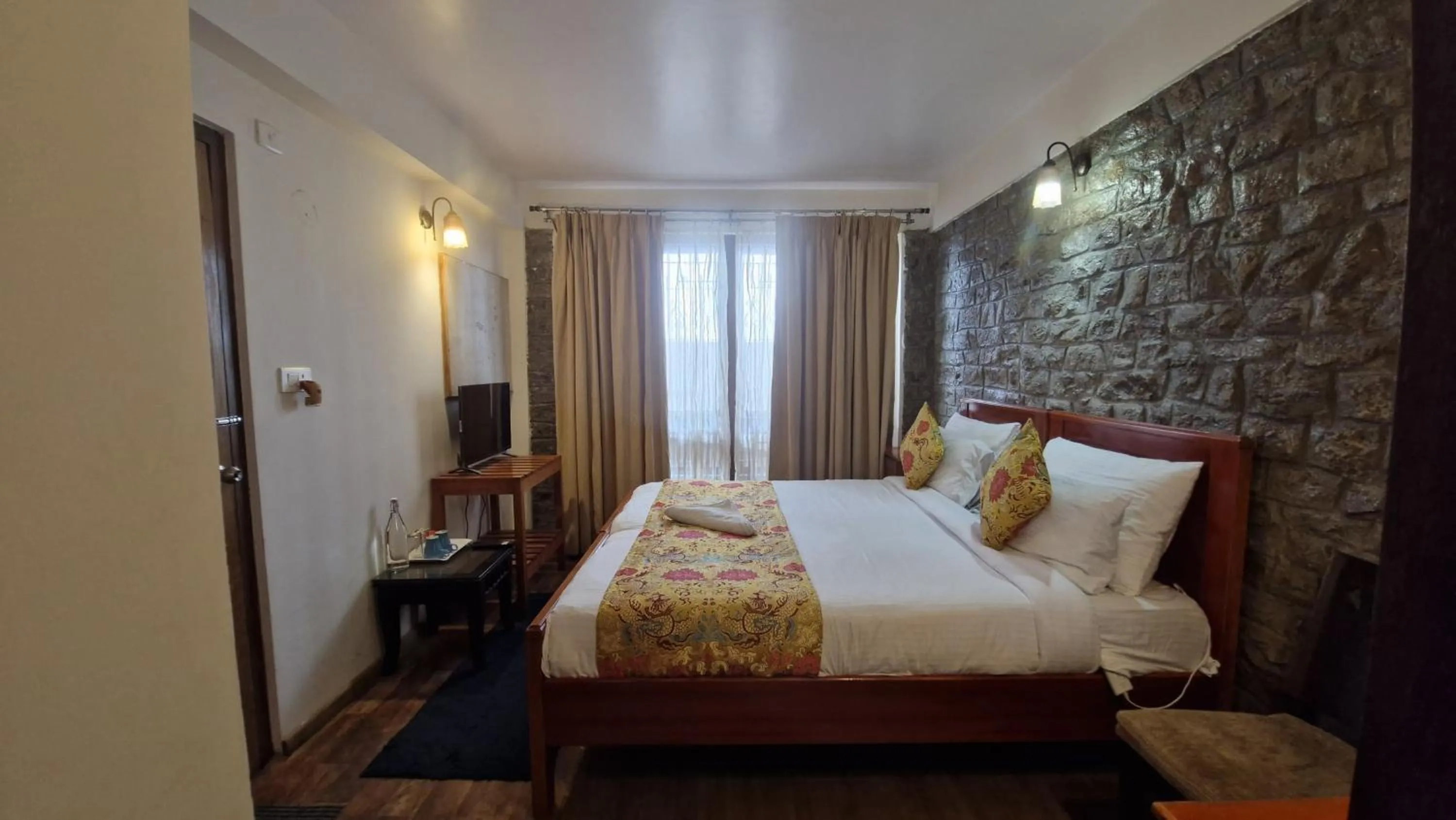 Bedroom, Bed in Muscatel Nirvana – At The Mall Road