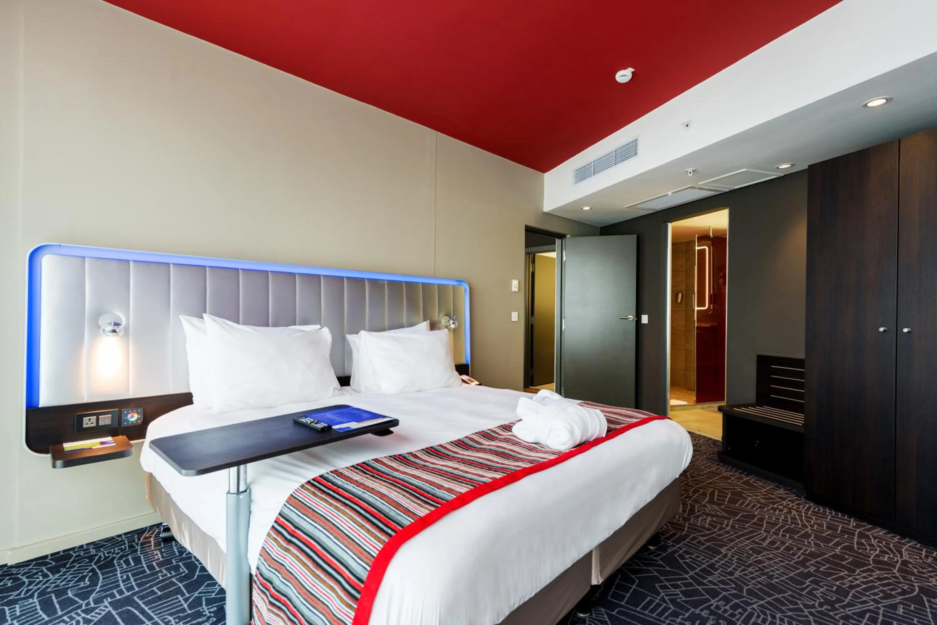 Photo of the whole room, Bed in Park Inn by Radisson Libreville