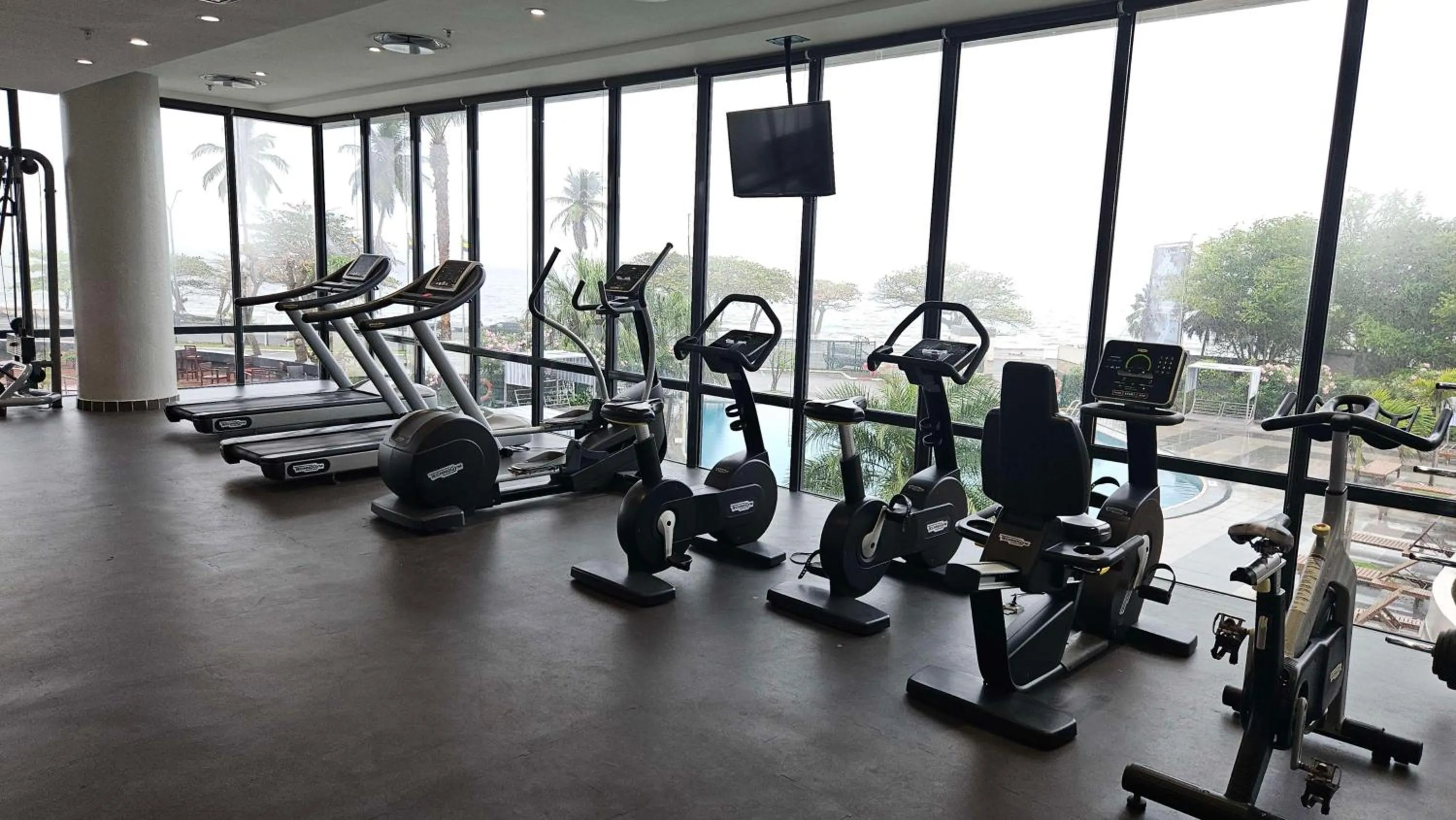 Fitness centre/facilities in Park Inn by Radisson Libreville