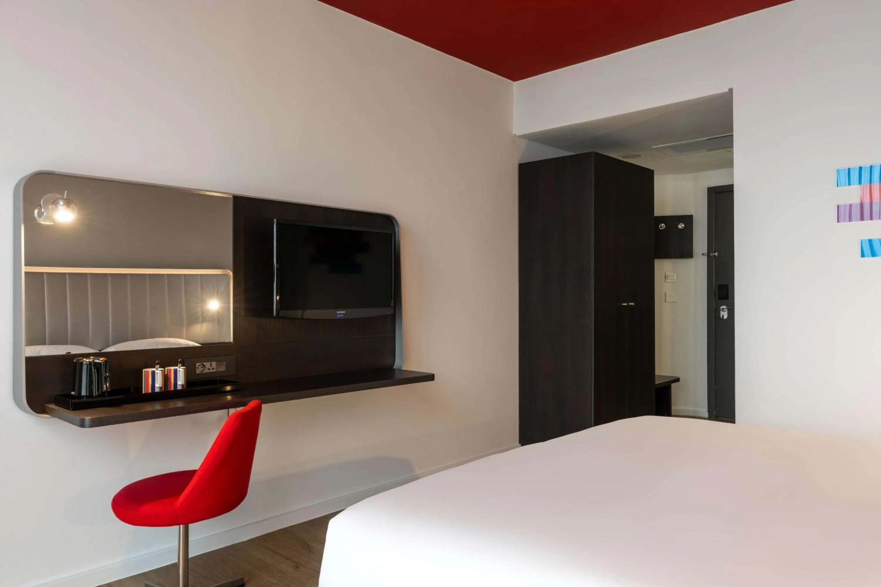 Photo of the whole room, Bed in Park Inn by Radisson Libreville