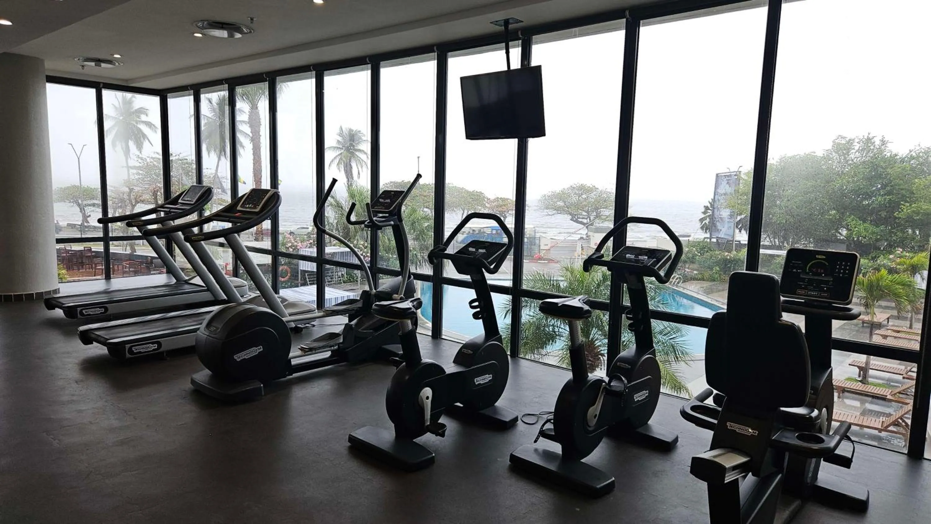 Fitness centre/facilities in Park Inn by Radisson Libreville