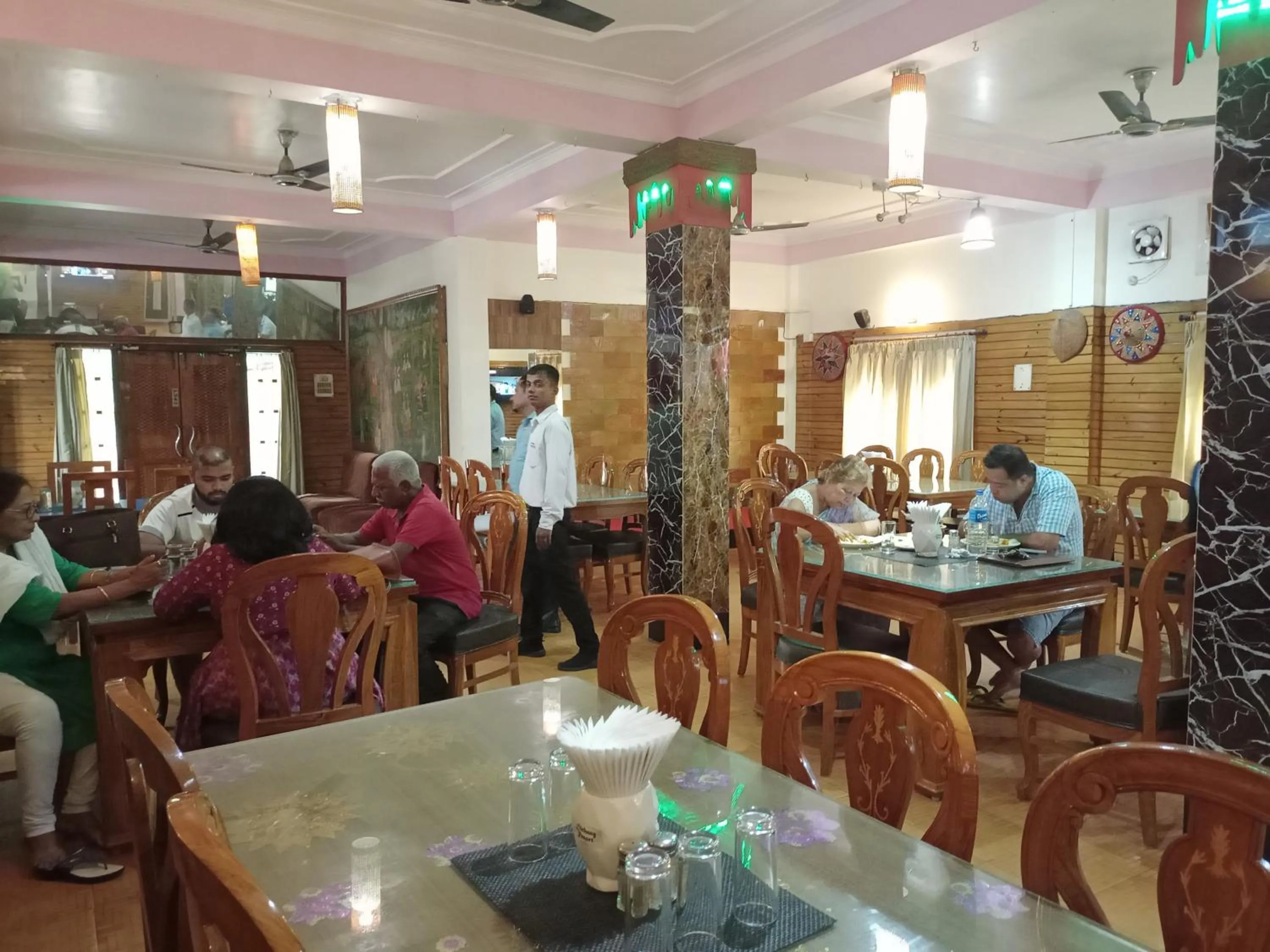 Restaurant/places to eat in Dichang Resorts
