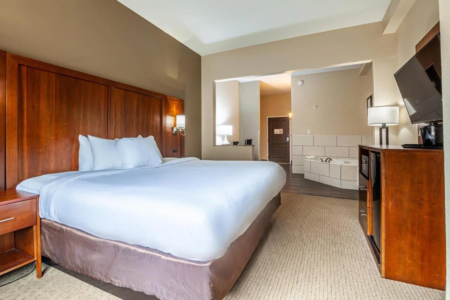 Bedroom, Bed in Comfort Suites Morrow- Atlanta South