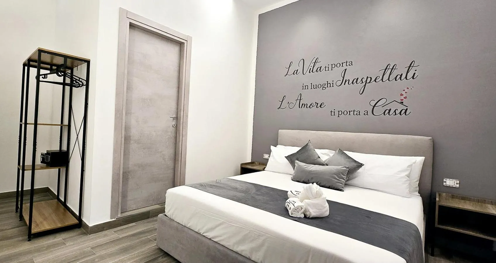 Bed in Neapoli-In