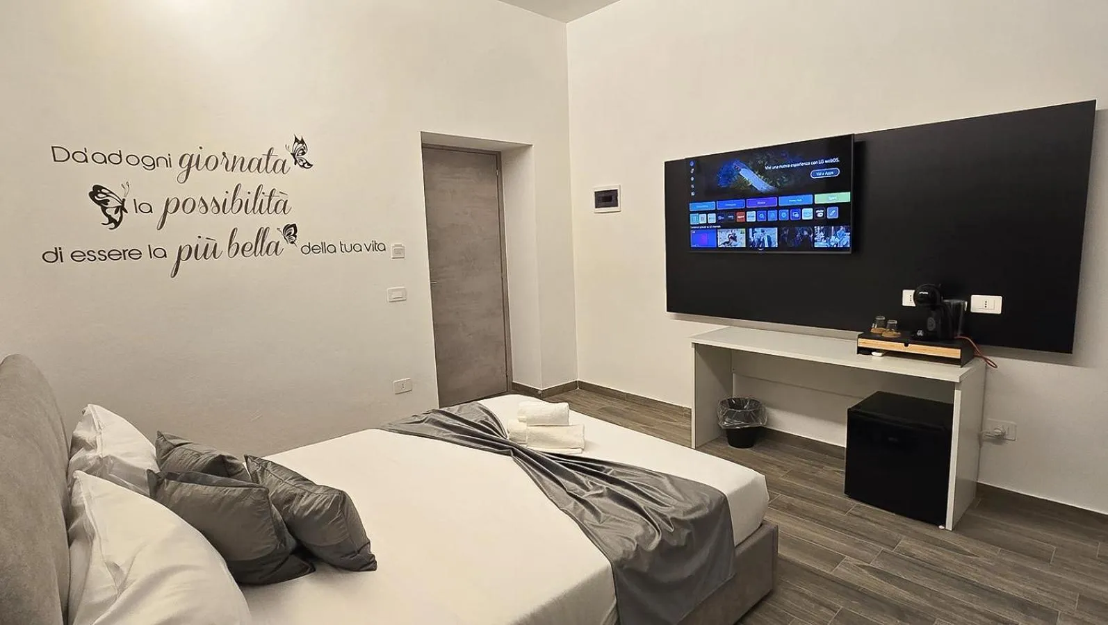 Bed in Neapoli-In