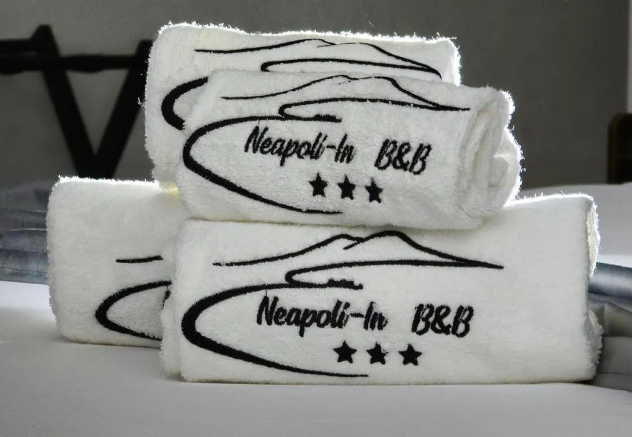 Text overlay in Neapoli-In