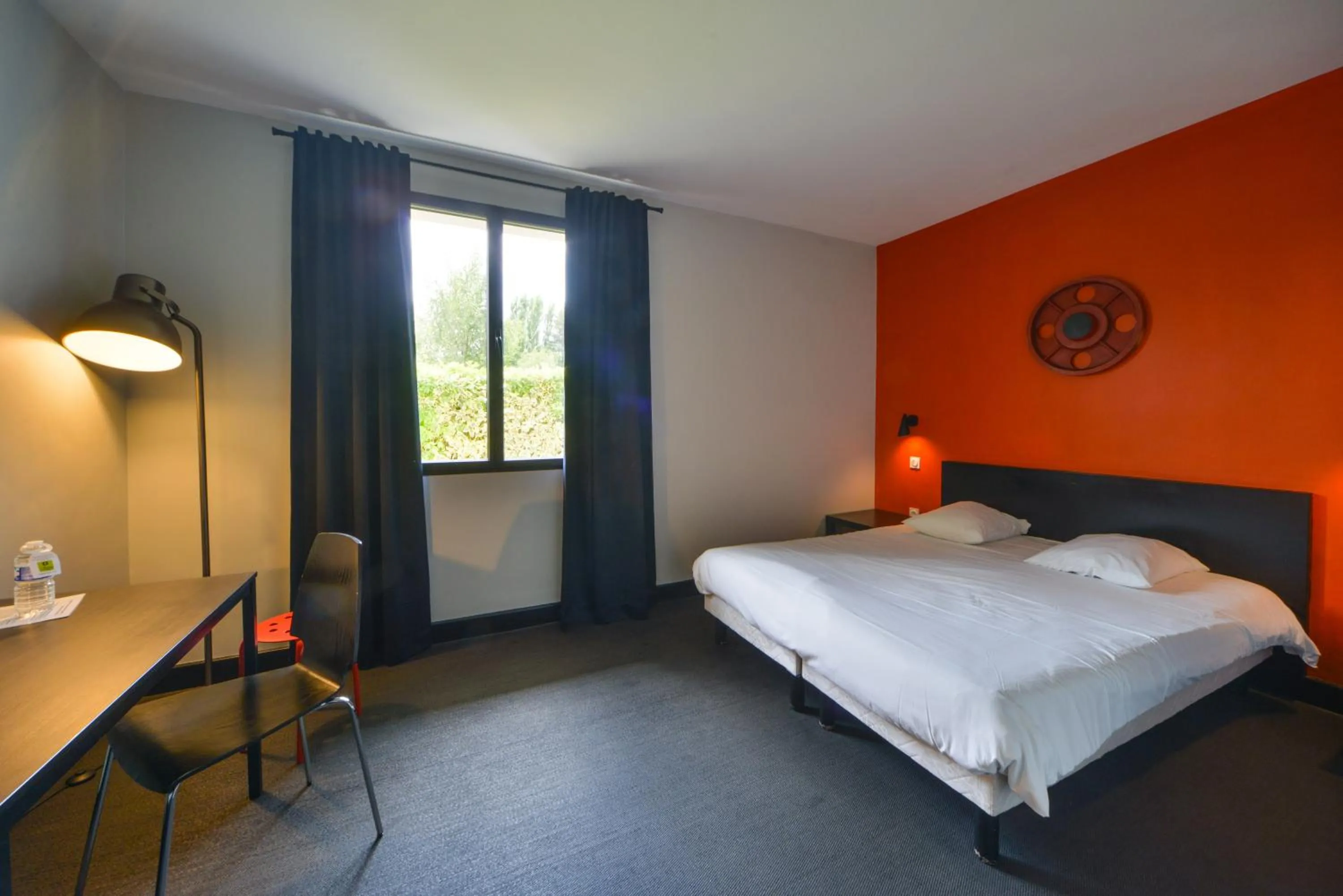 Bed in Logis - Hotel Restaurant La Mire