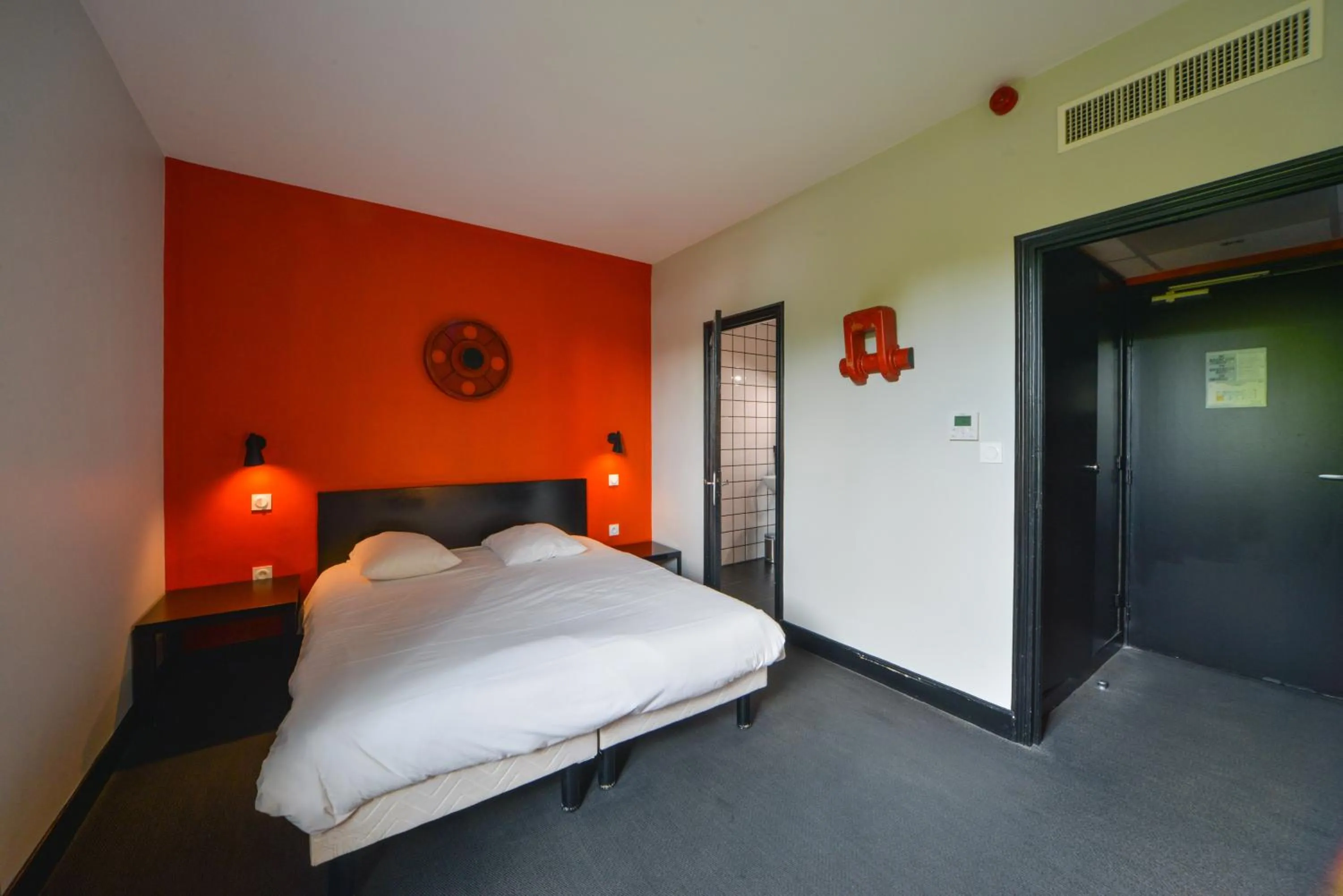 Bed in Logis - Hotel Restaurant La Mire