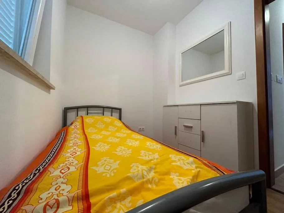 Bed in Dua Al Mar with Parking and Balcony