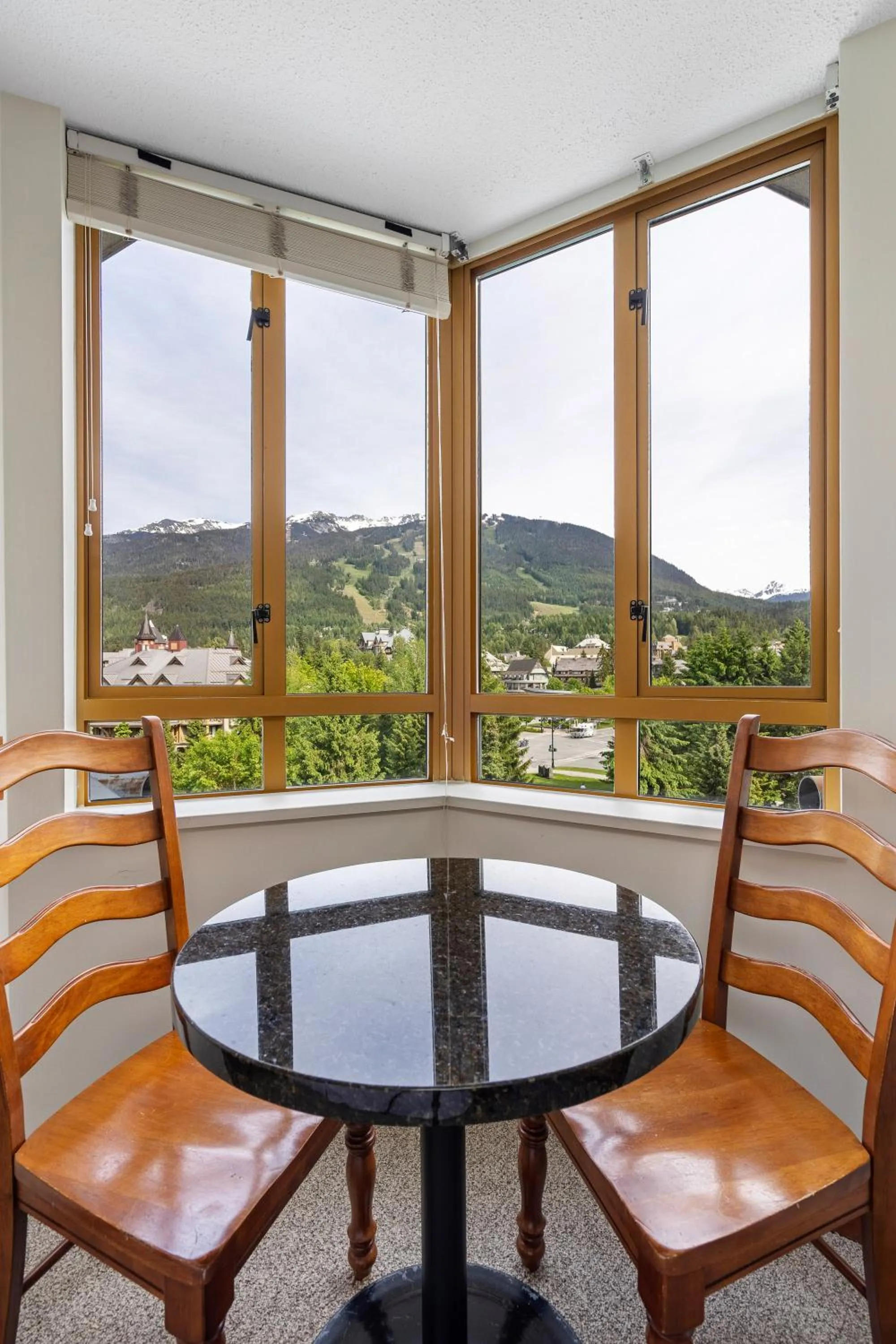 Dining area in Cascade Lodge