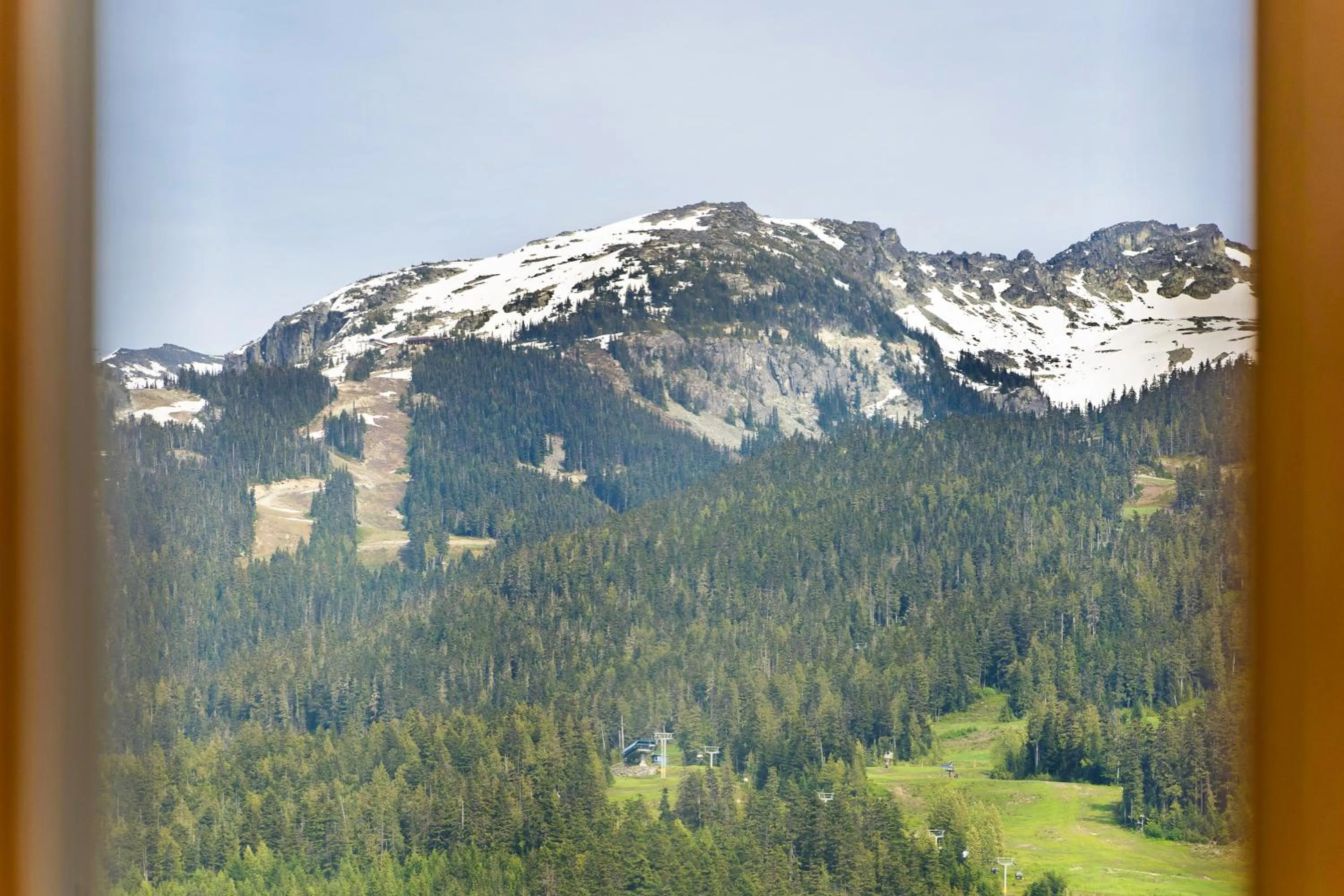 Day in Cascade Lodge