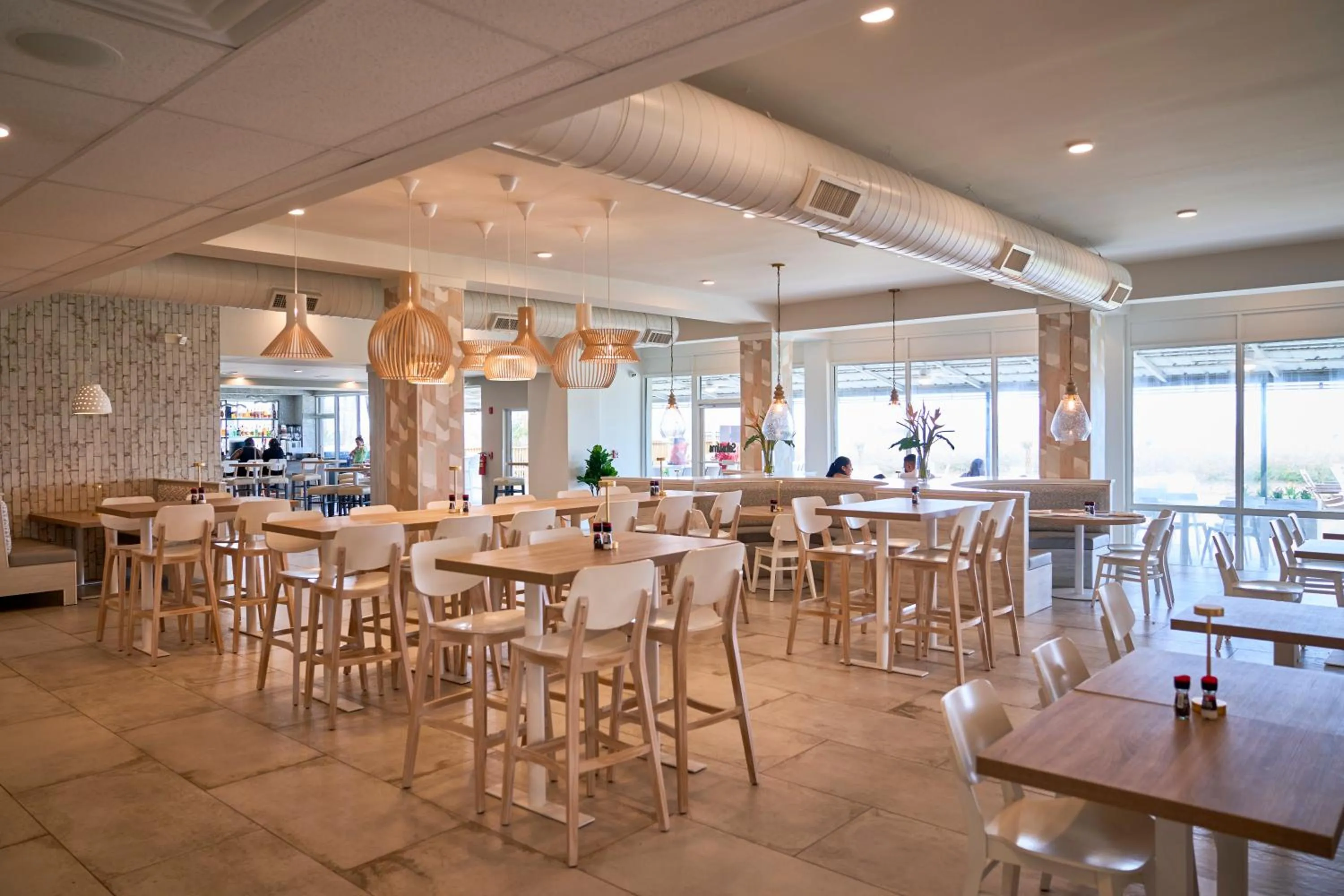 Restaurant/places to eat in North Shore Oceanfront Resort Hotel