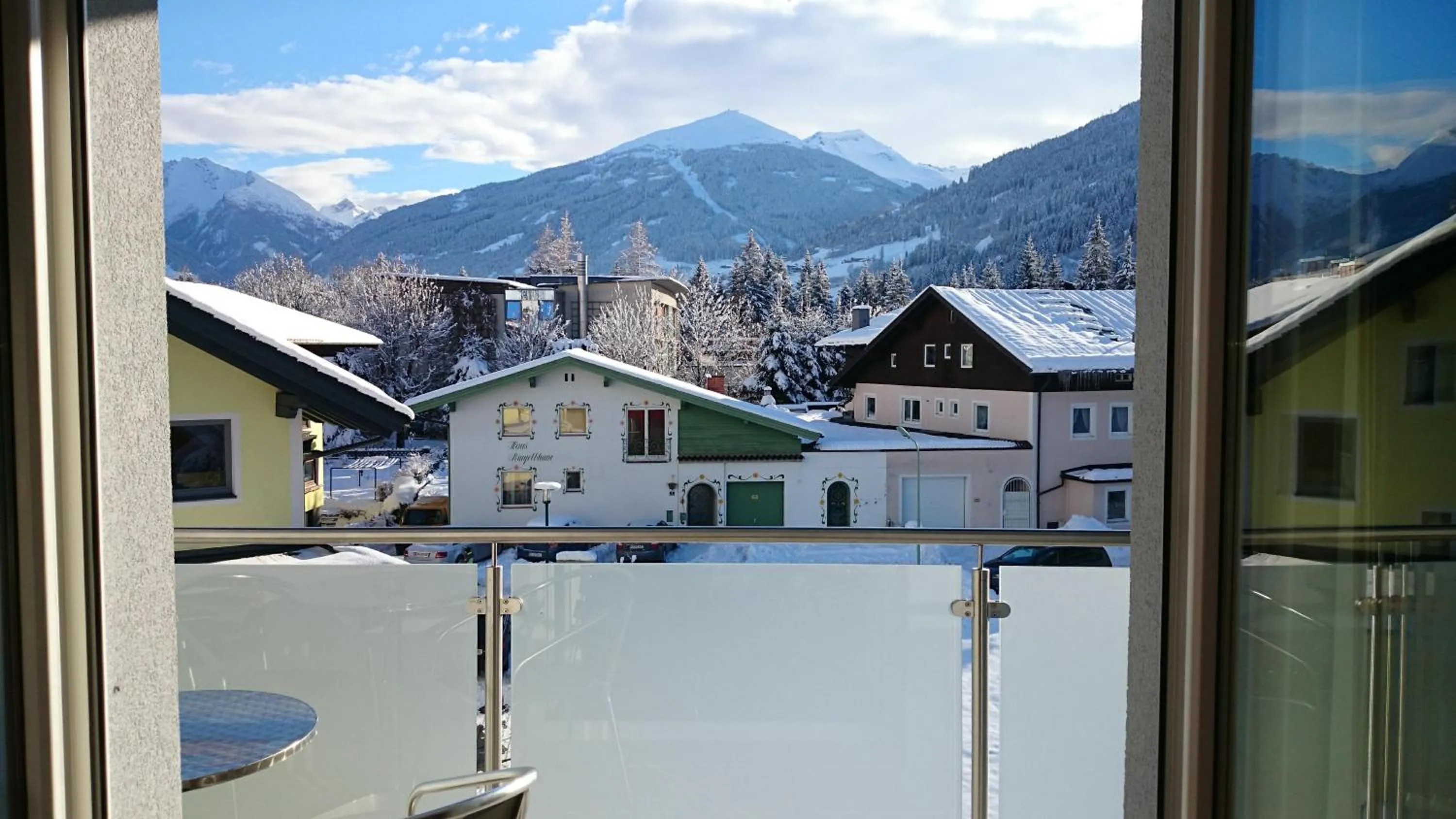 Mountain view in Alpine Appart