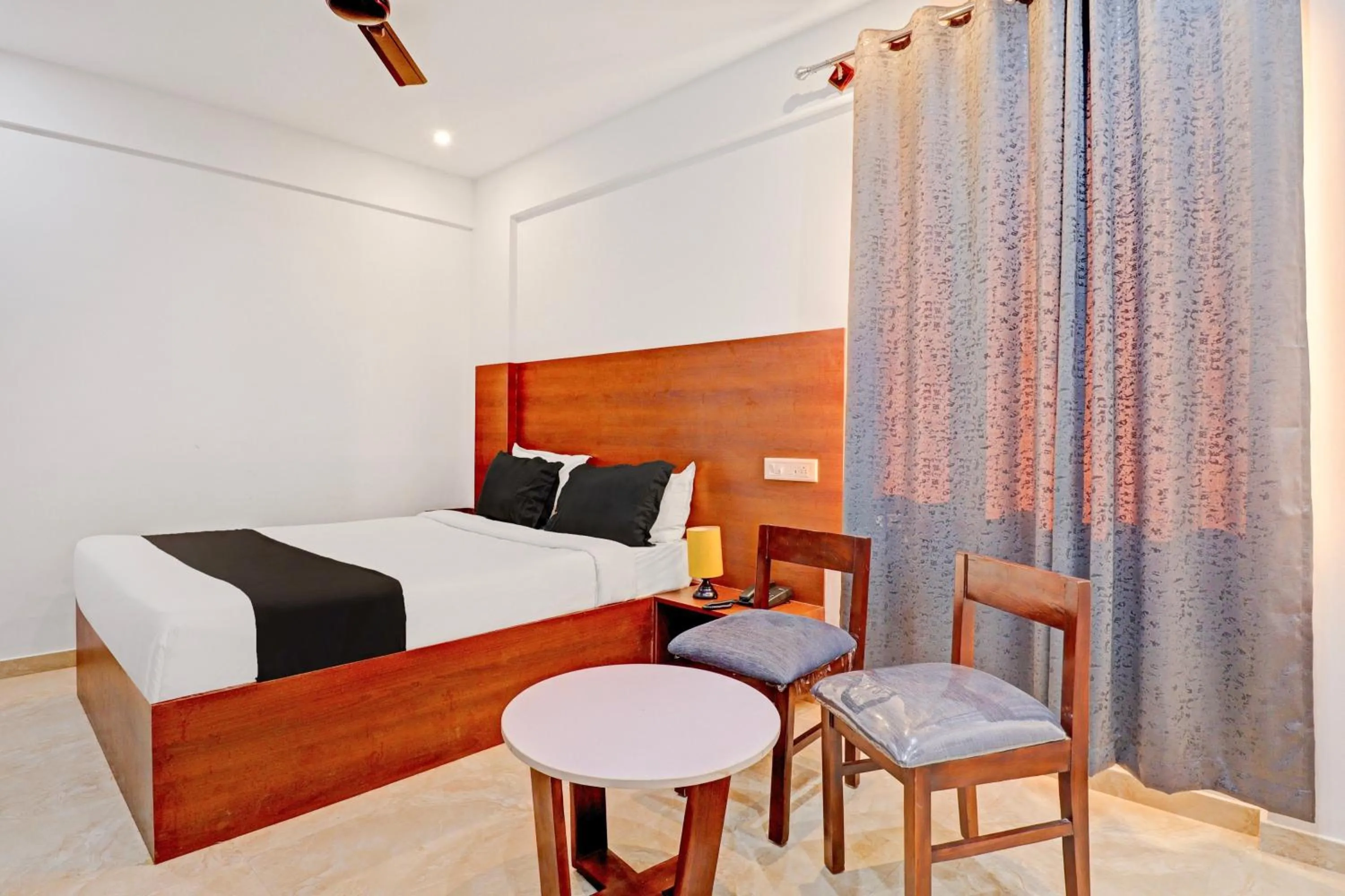 Bedroom, Bed in Collection O Airport Inn