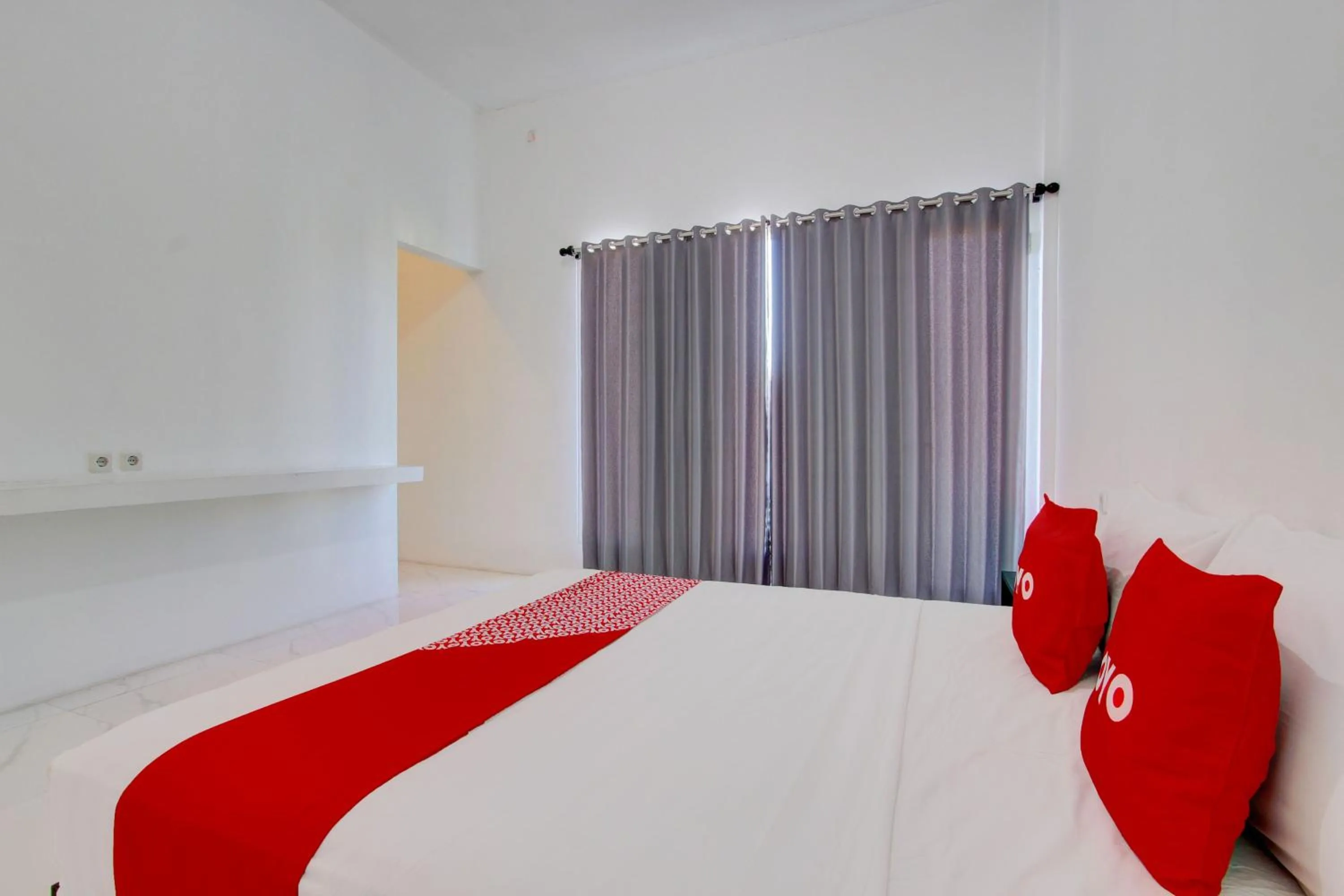 Bedroom in OYO 93885 D'harjo Guesthouse