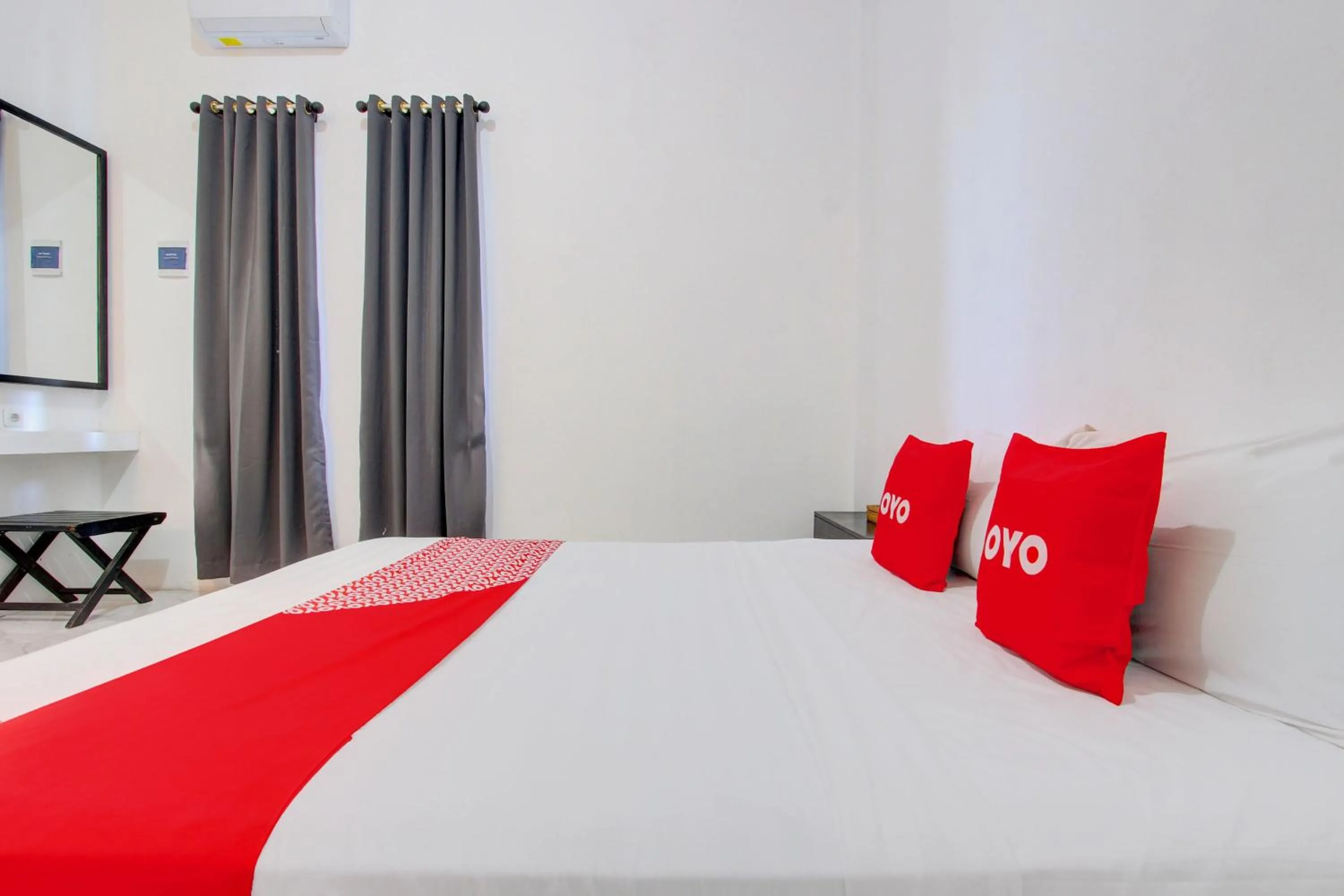 Bedroom in OYO 93885 D'harjo Guesthouse