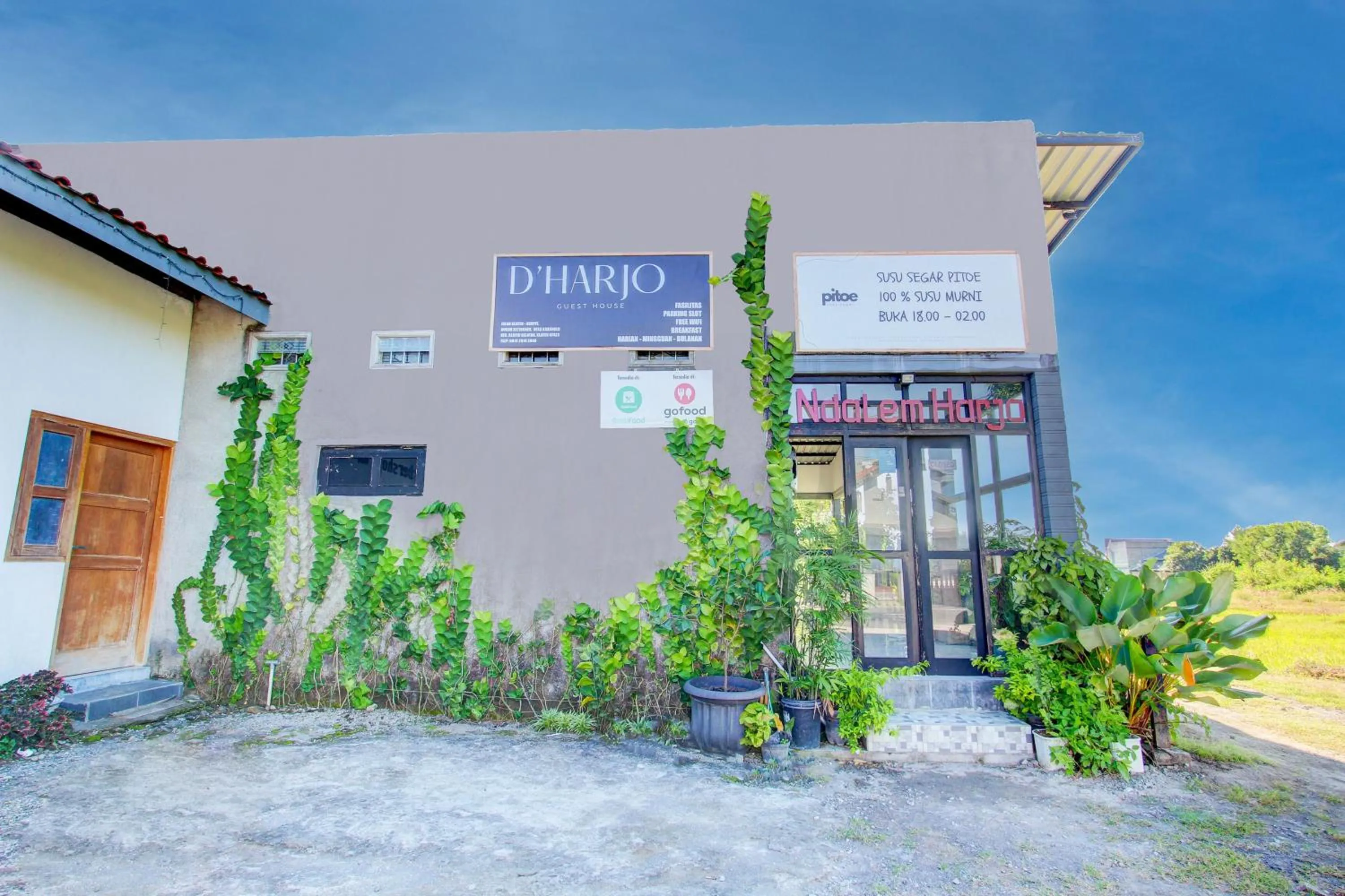 Facade/entrance in OYO 93885 D'harjo Guesthouse