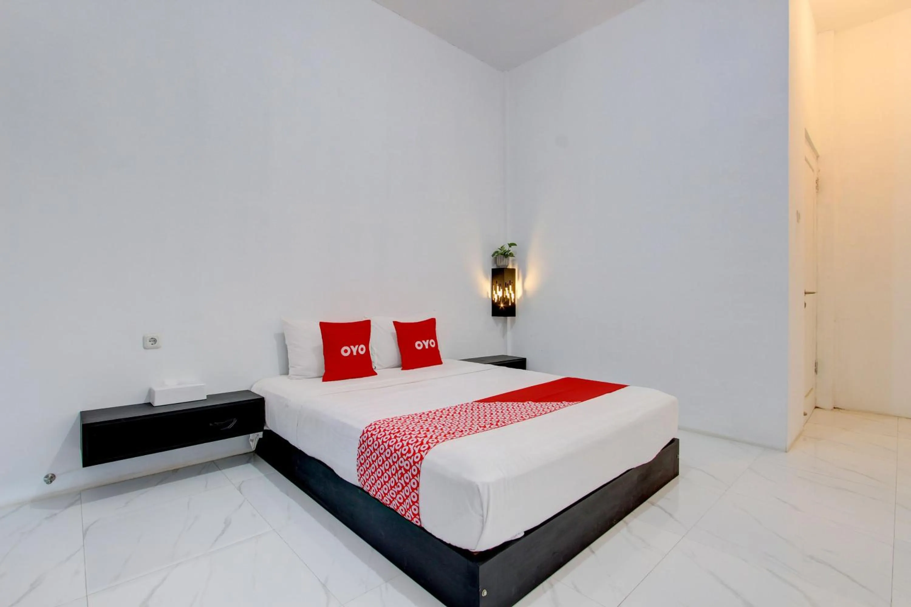 Bedroom in OYO 93885 D'harjo Guesthouse