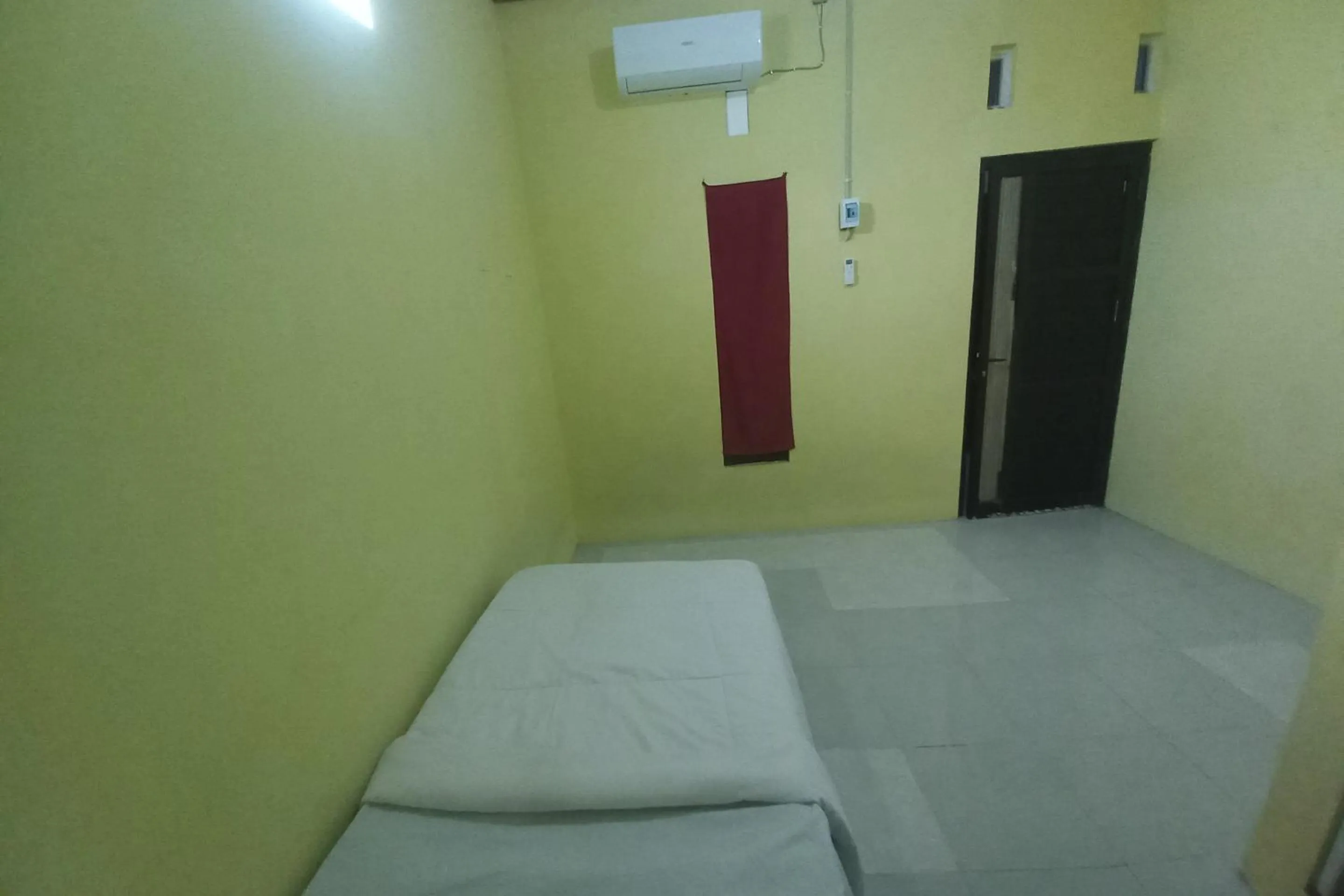 Bedroom, Bed in Hotel O Kost Zalfa Amalia Syariah