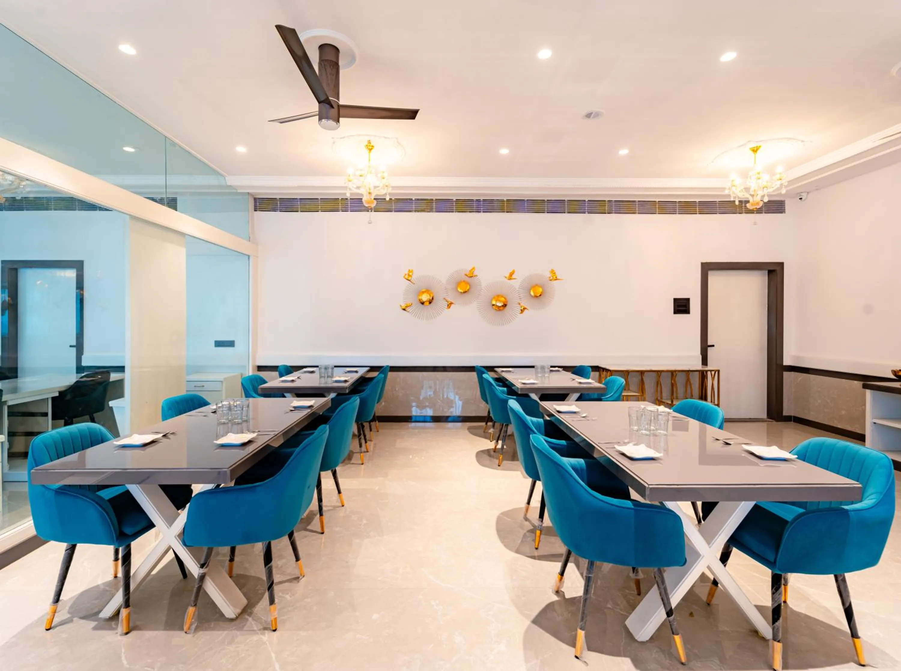 Restaurant/places to eat in Treebo Premium Omni Residency