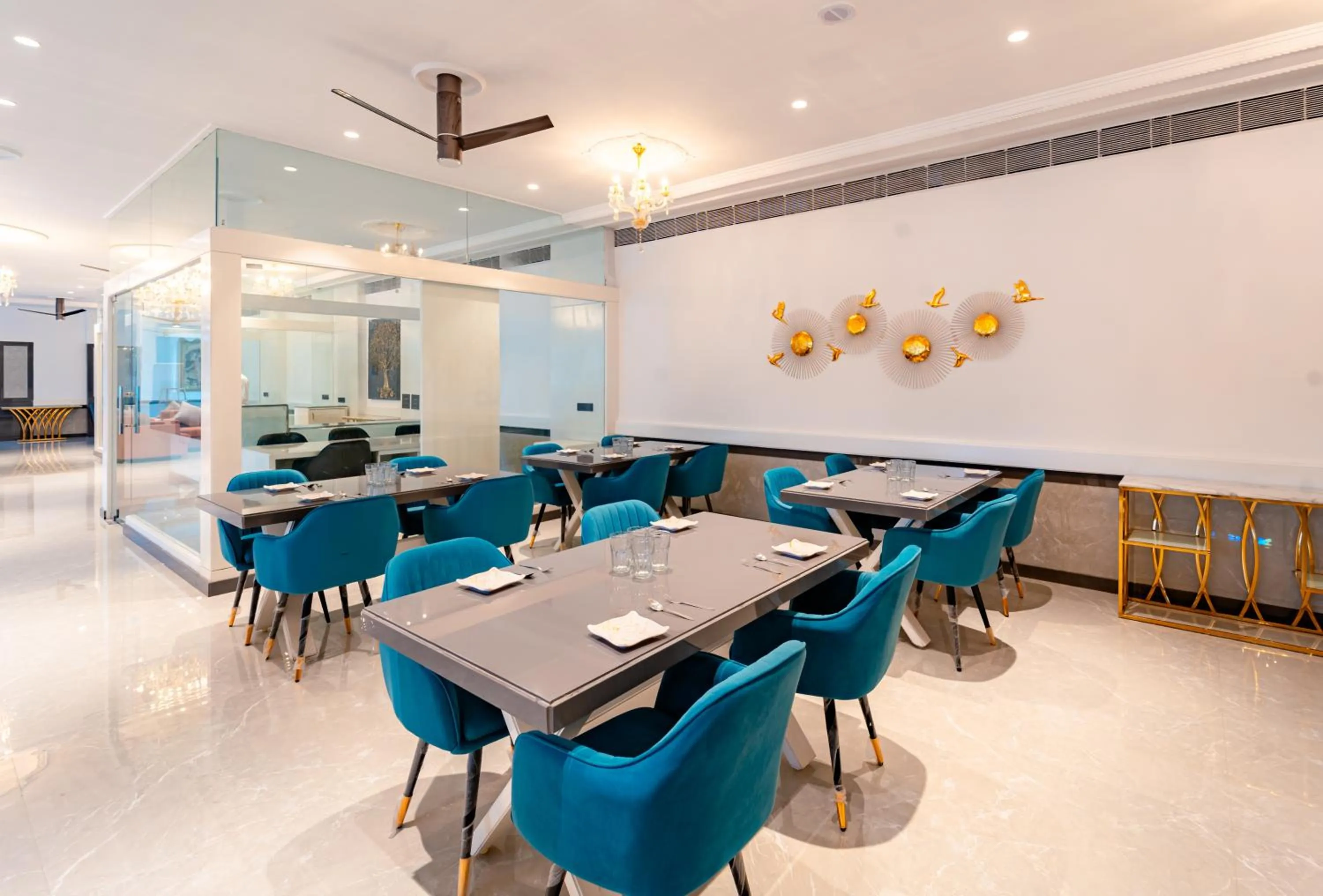 Restaurant/places to eat in Treebo Premium Omni Residency