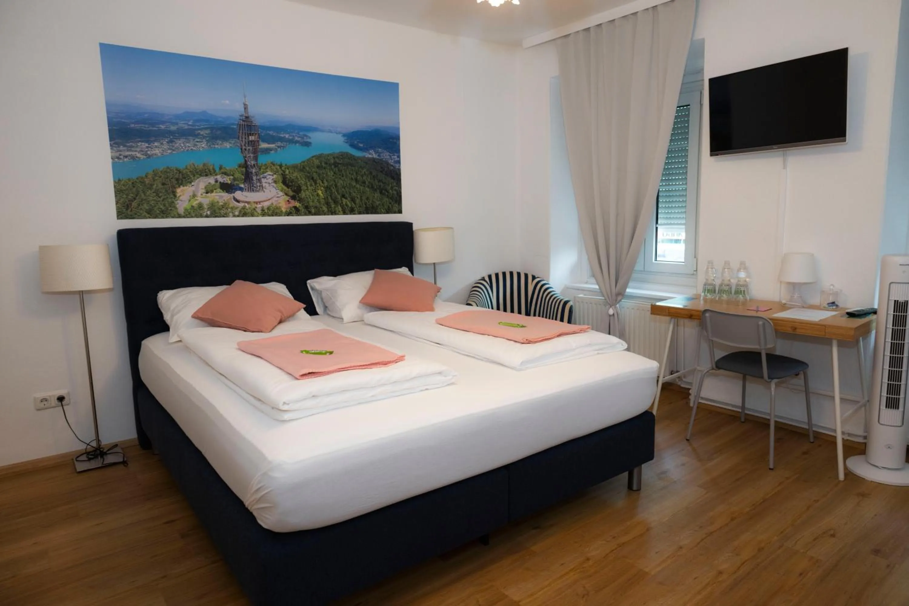 Bed in Cityhotel am Domplatz Self-CheckIn