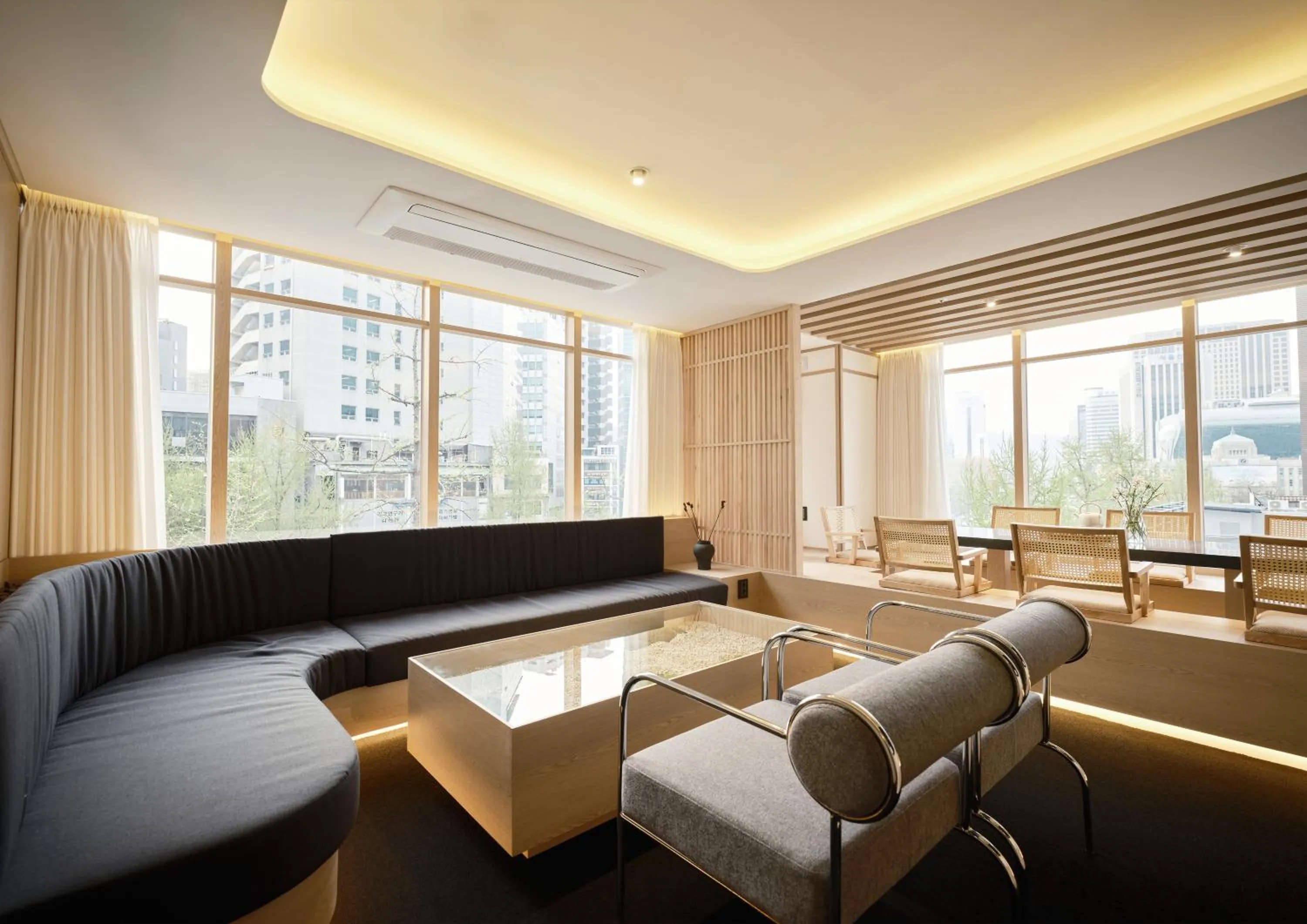 Living room in UH Suite Seoul Deoksugung