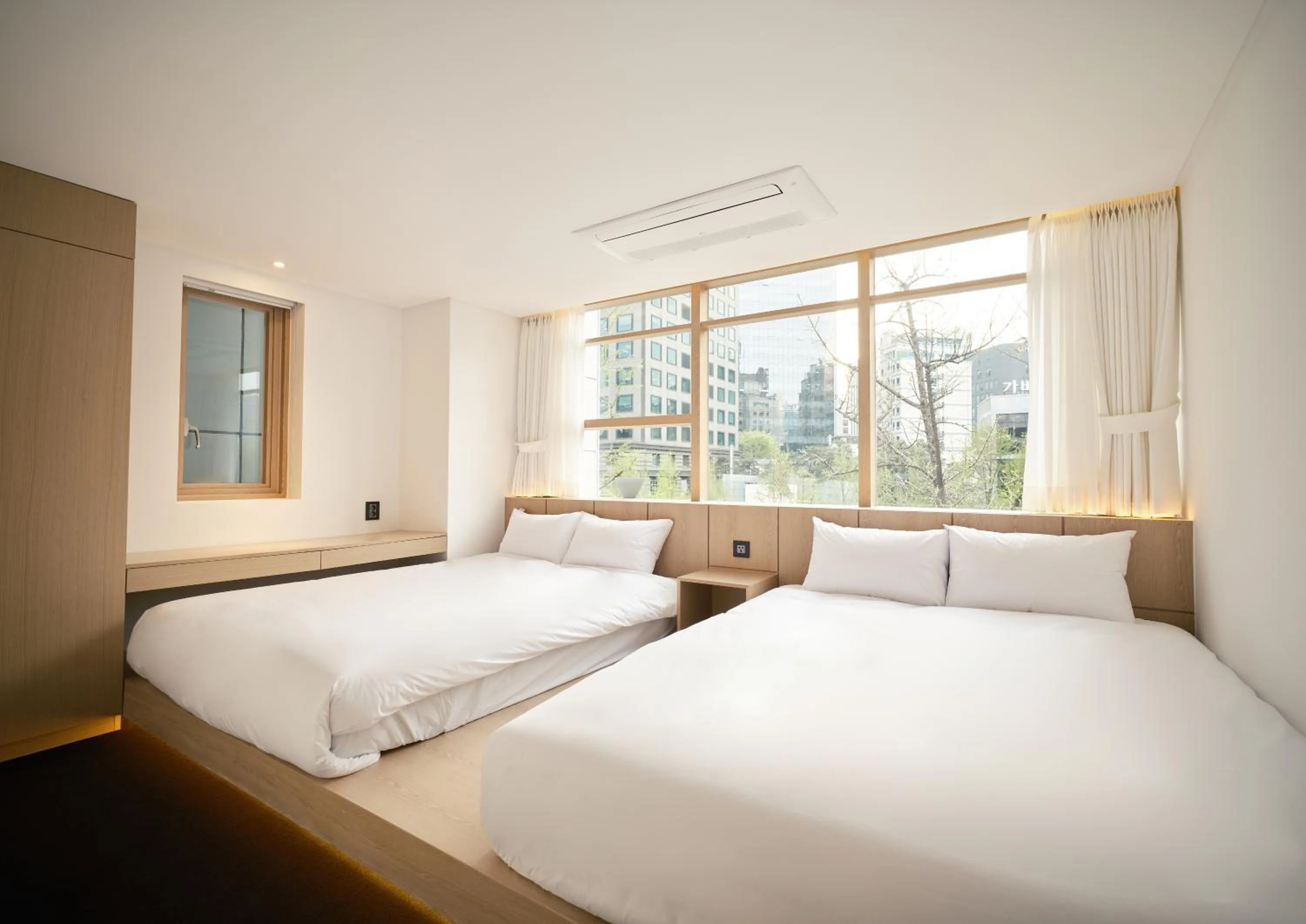 Bed in UH Suite Seoul Deoksugung