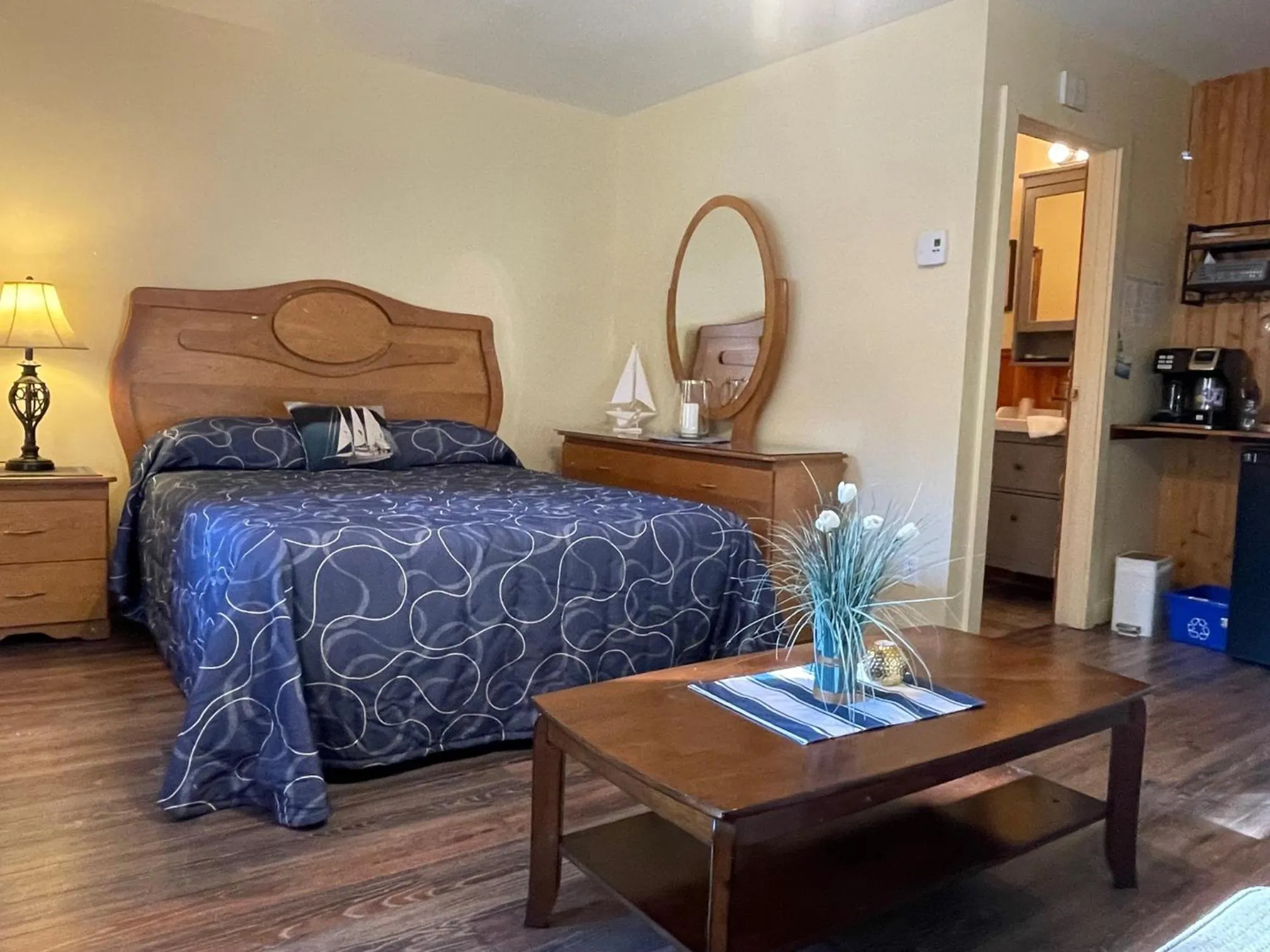 Bedroom, Bed in Auberge et Chalets sur le Lac