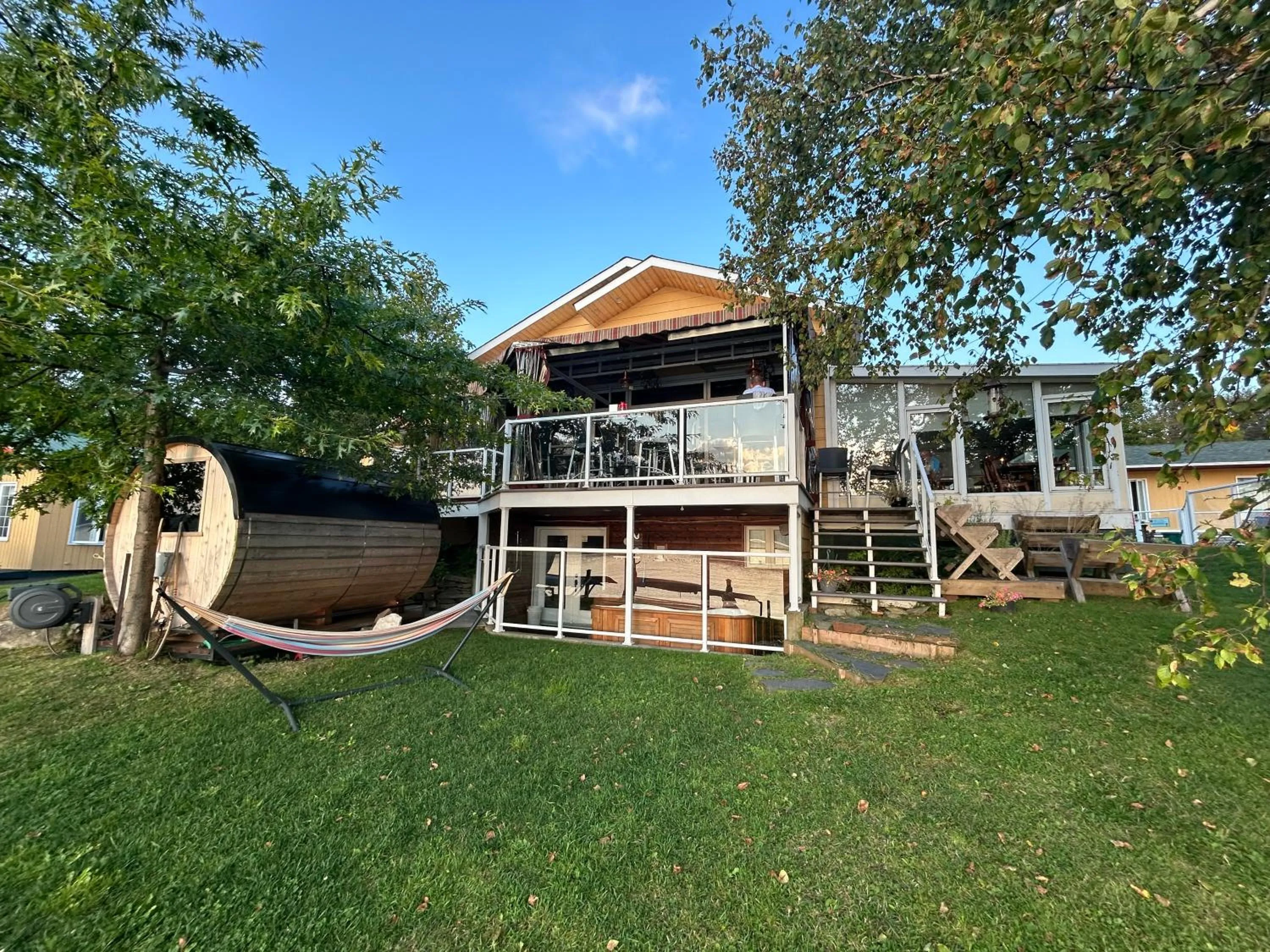 Property building in Auberge et Chalets sur le Lac