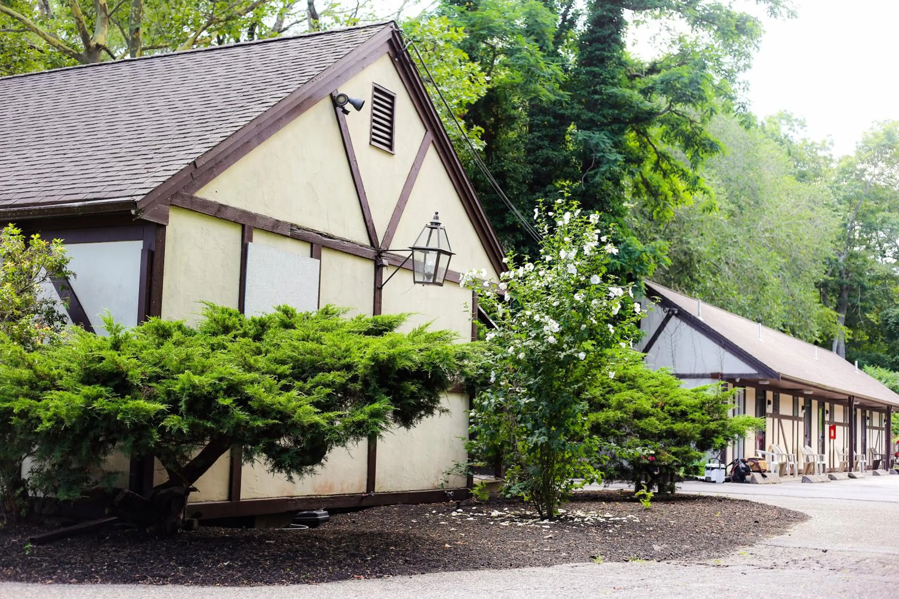 Property building in The Earl of Sandwich Motel