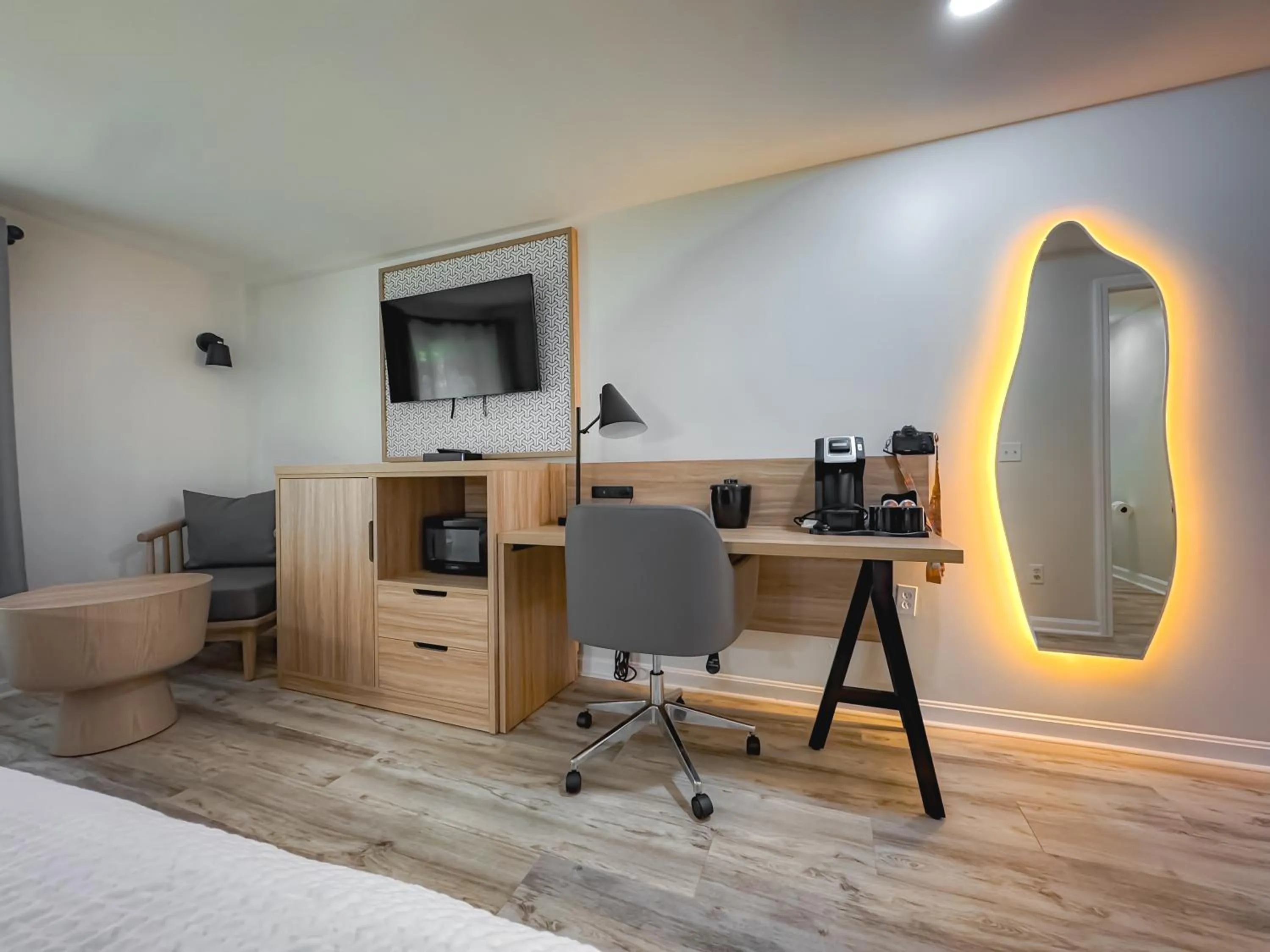 Bedroom in The Earl of Sandwich Motel