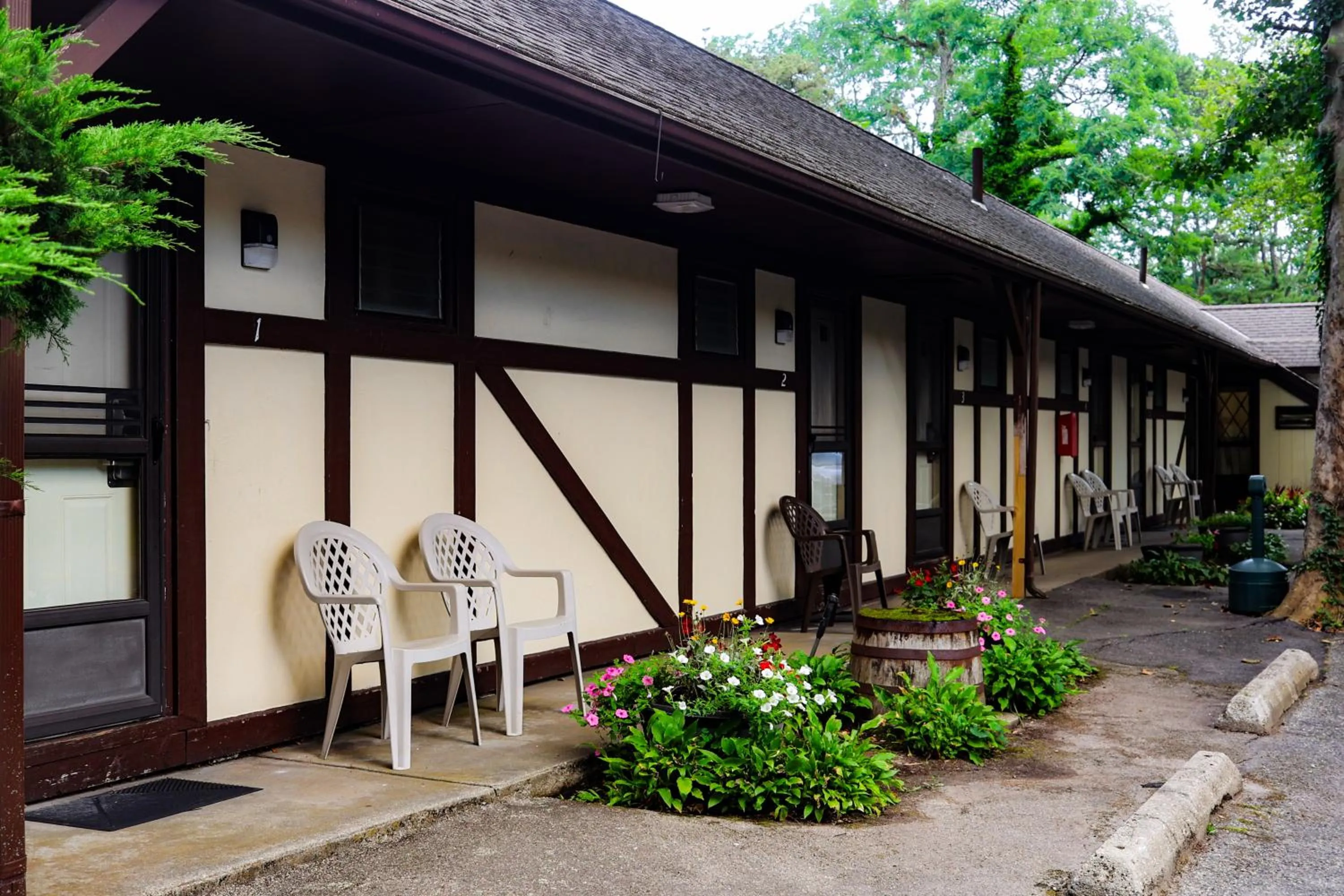 Property building in The Earl of Sandwich Motel