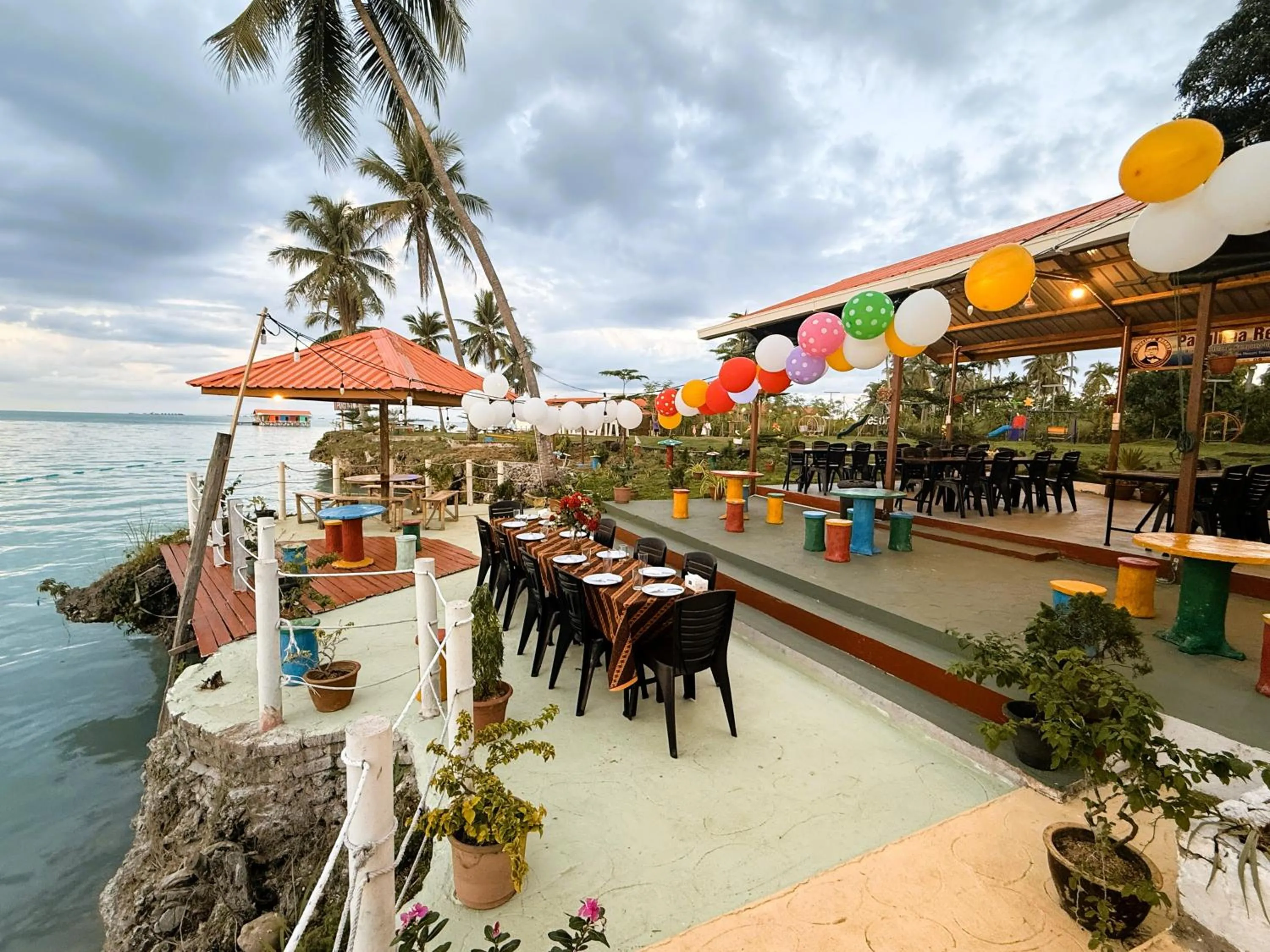 Restaurant/places to eat in Panglima Resort Bum Bum Island, Semporna